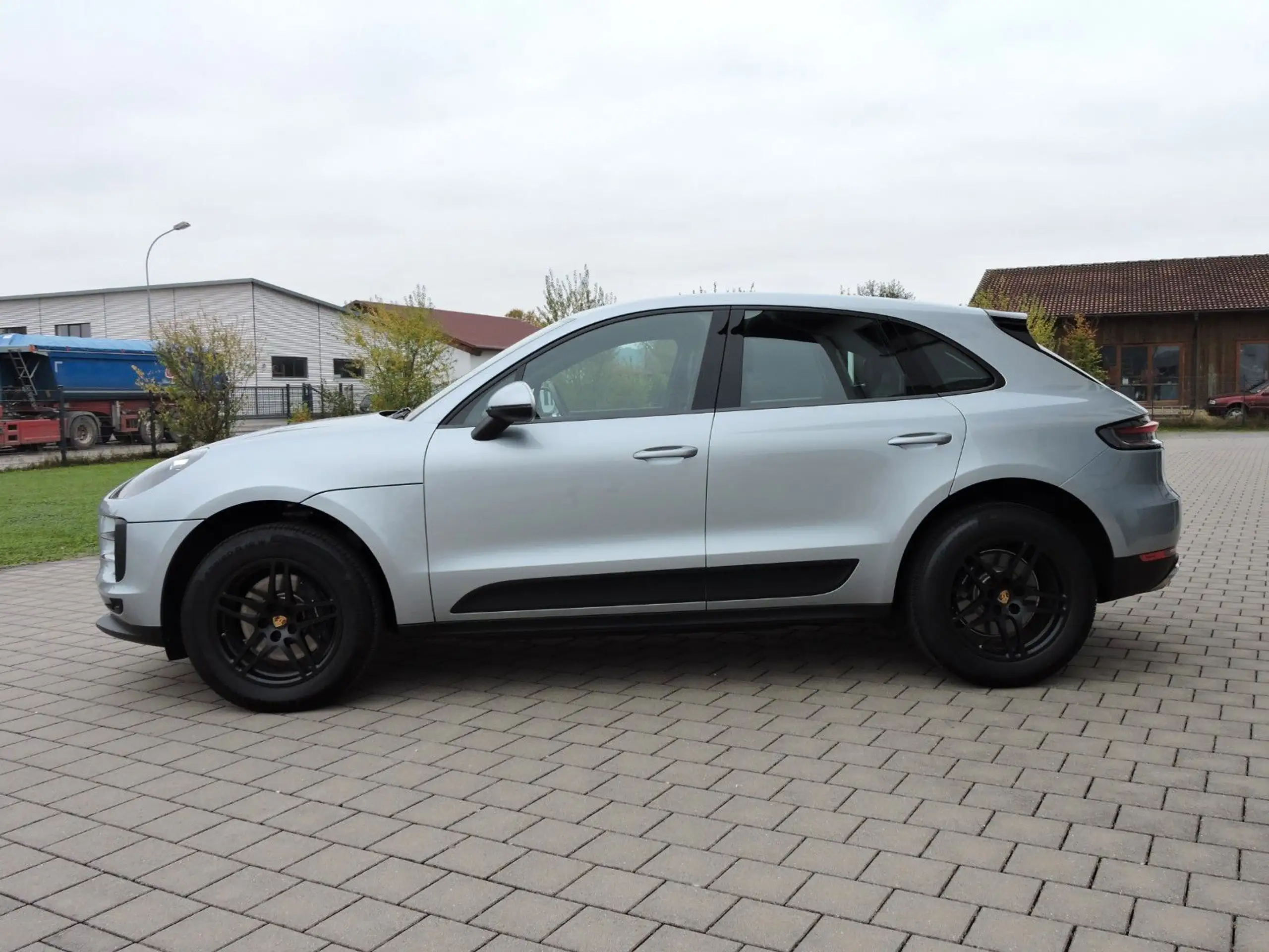 Porsche - Macan