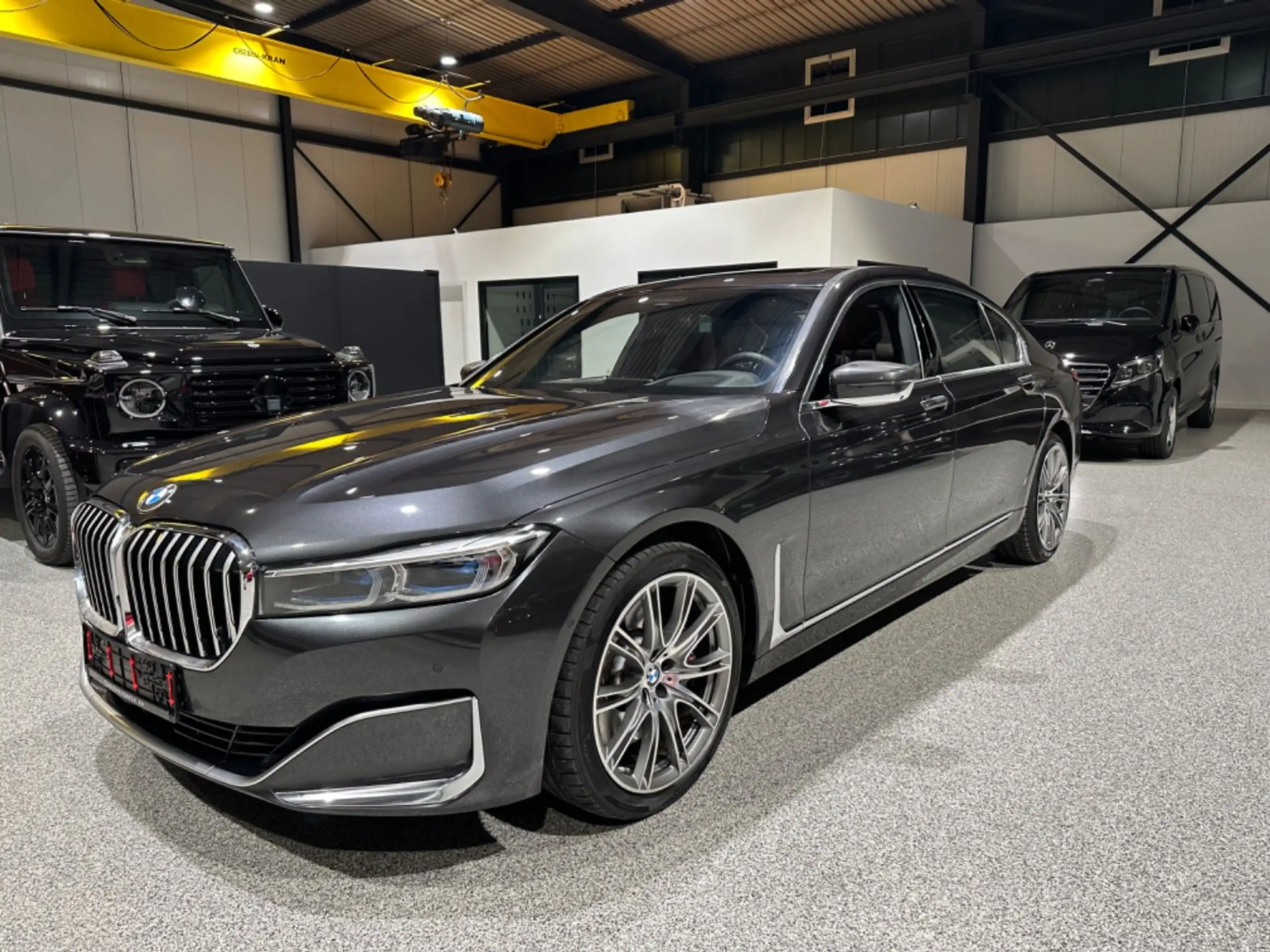 BMW - 730