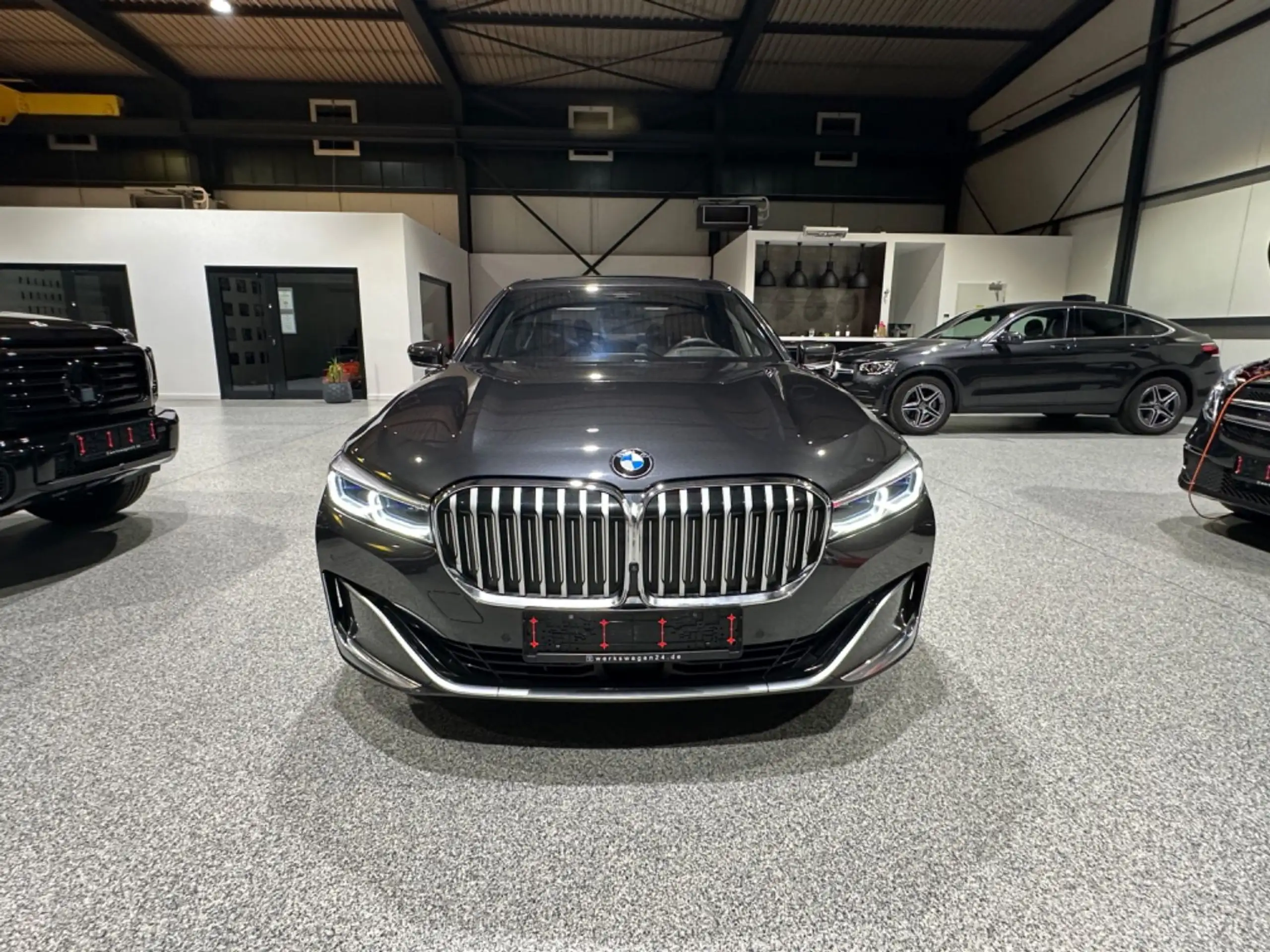 BMW - 730