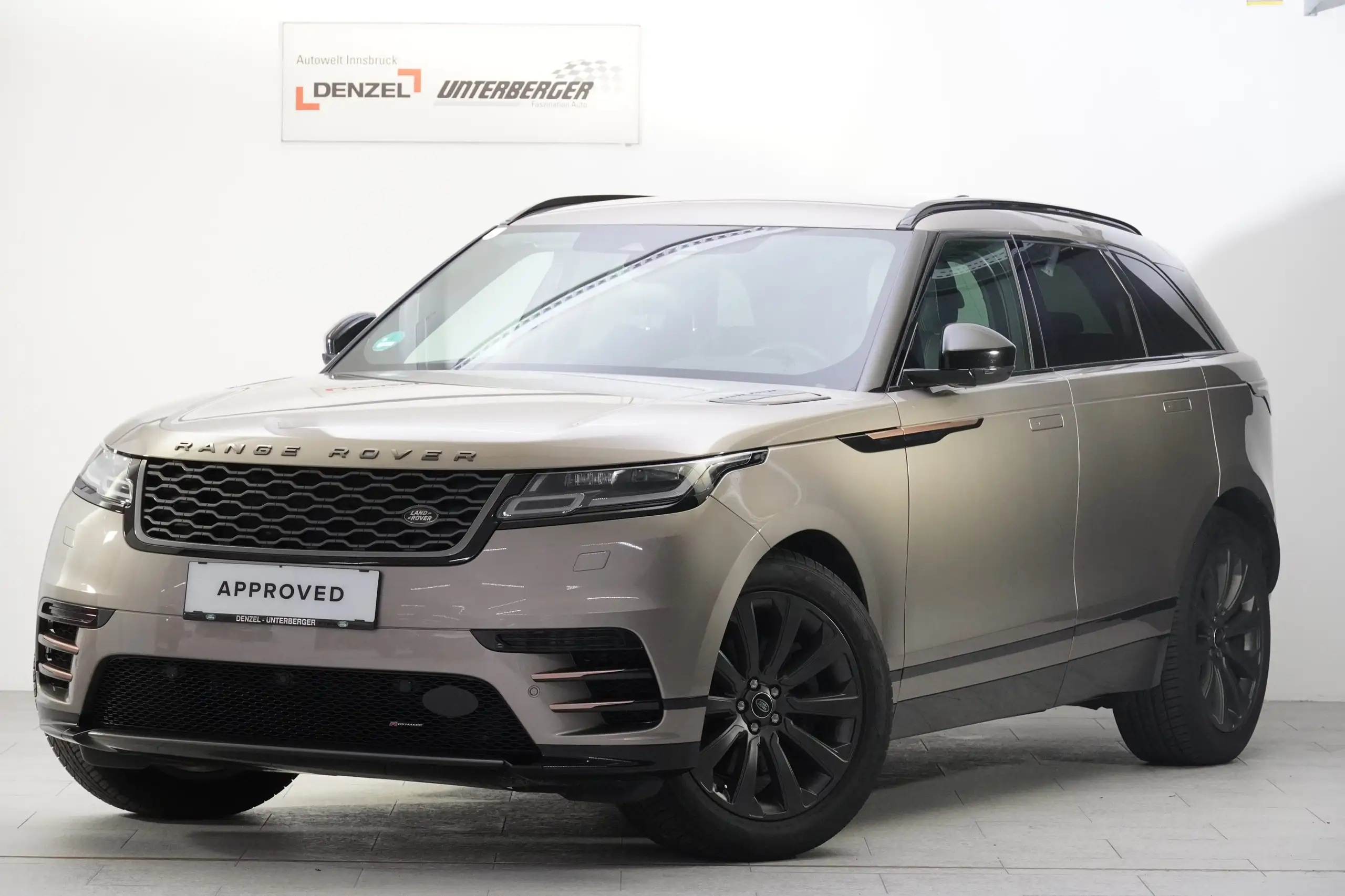 Land Rover - Range Rover Velar