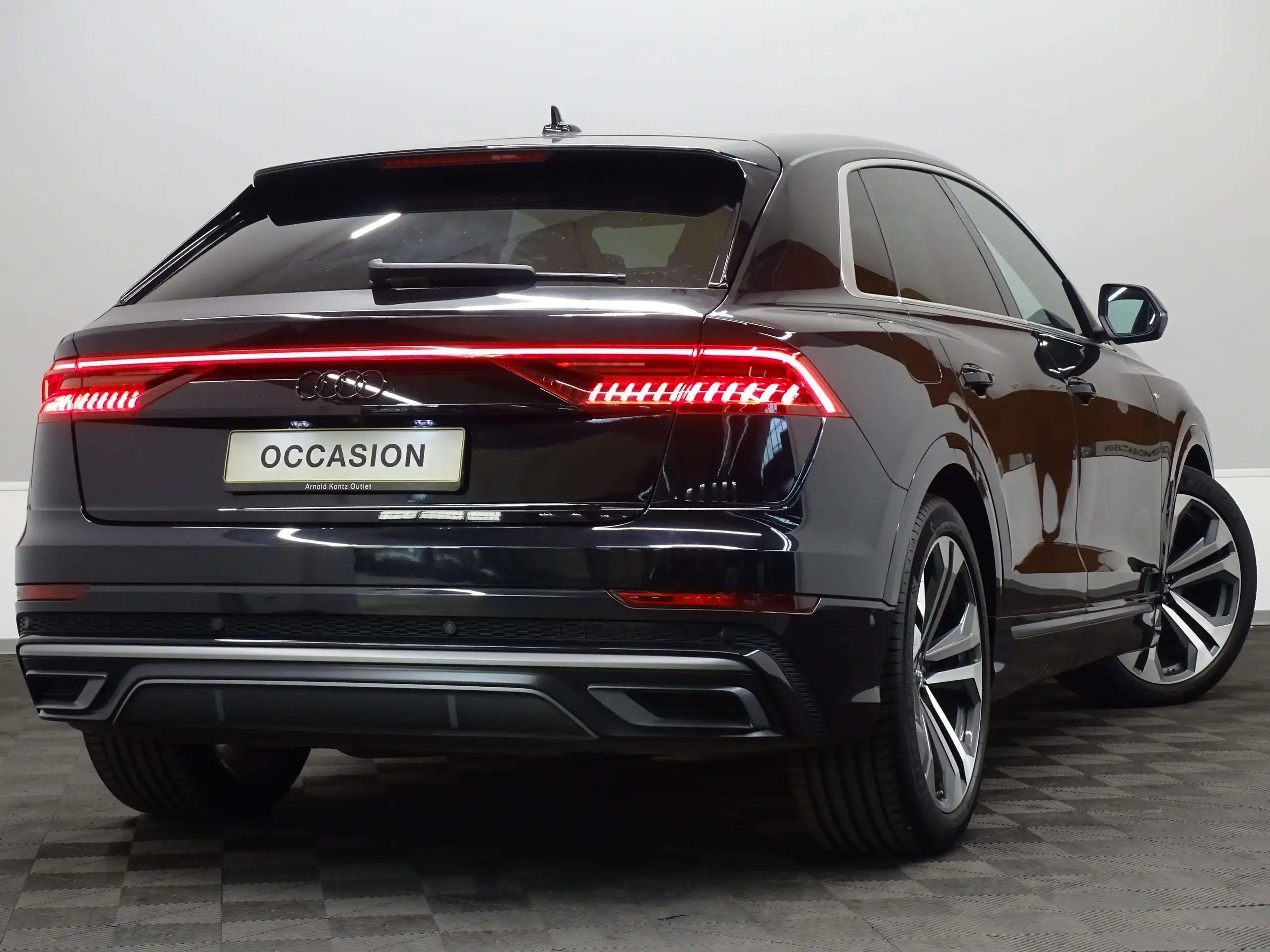 Audi - Q8