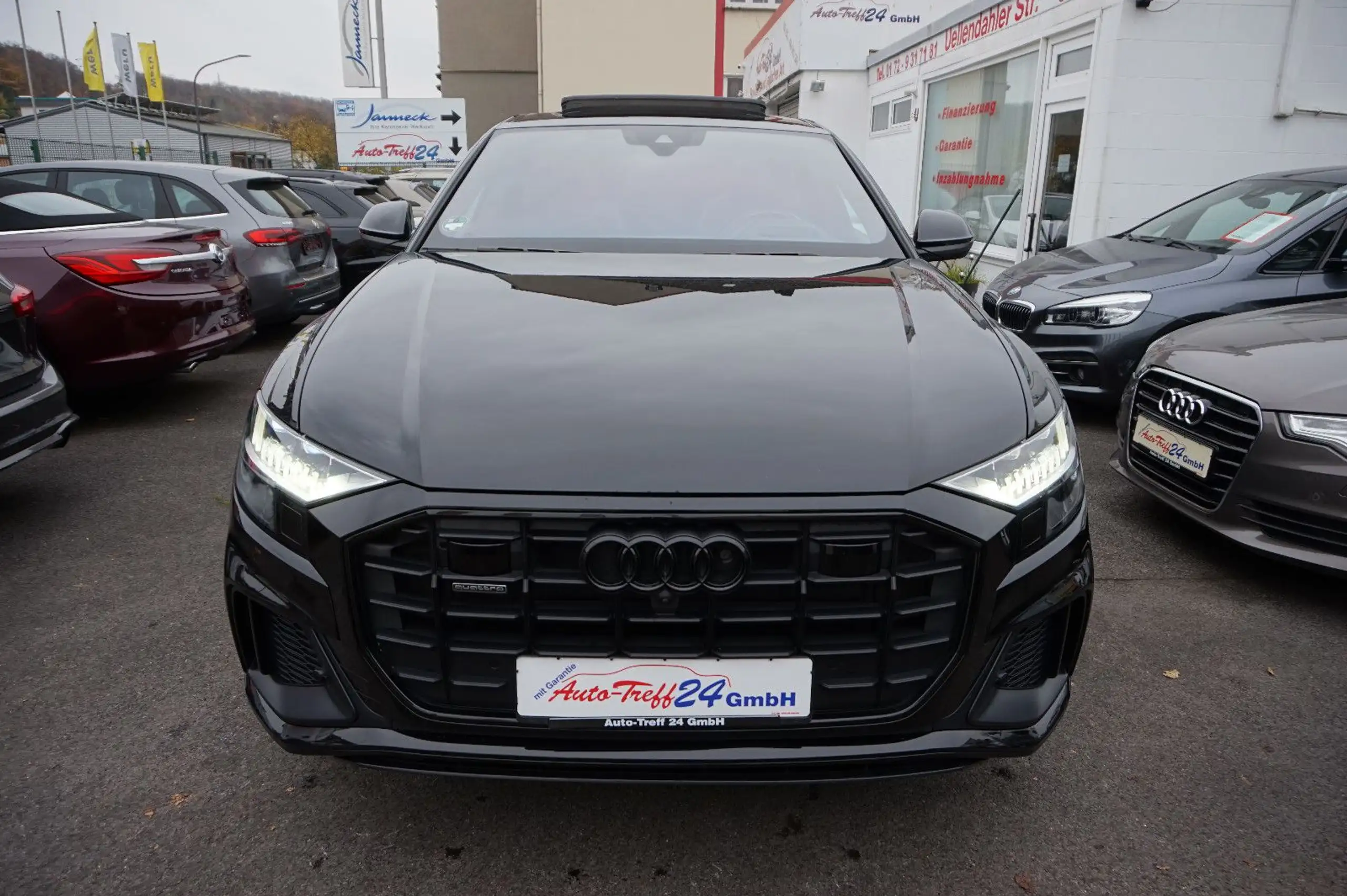 Audi - Q8