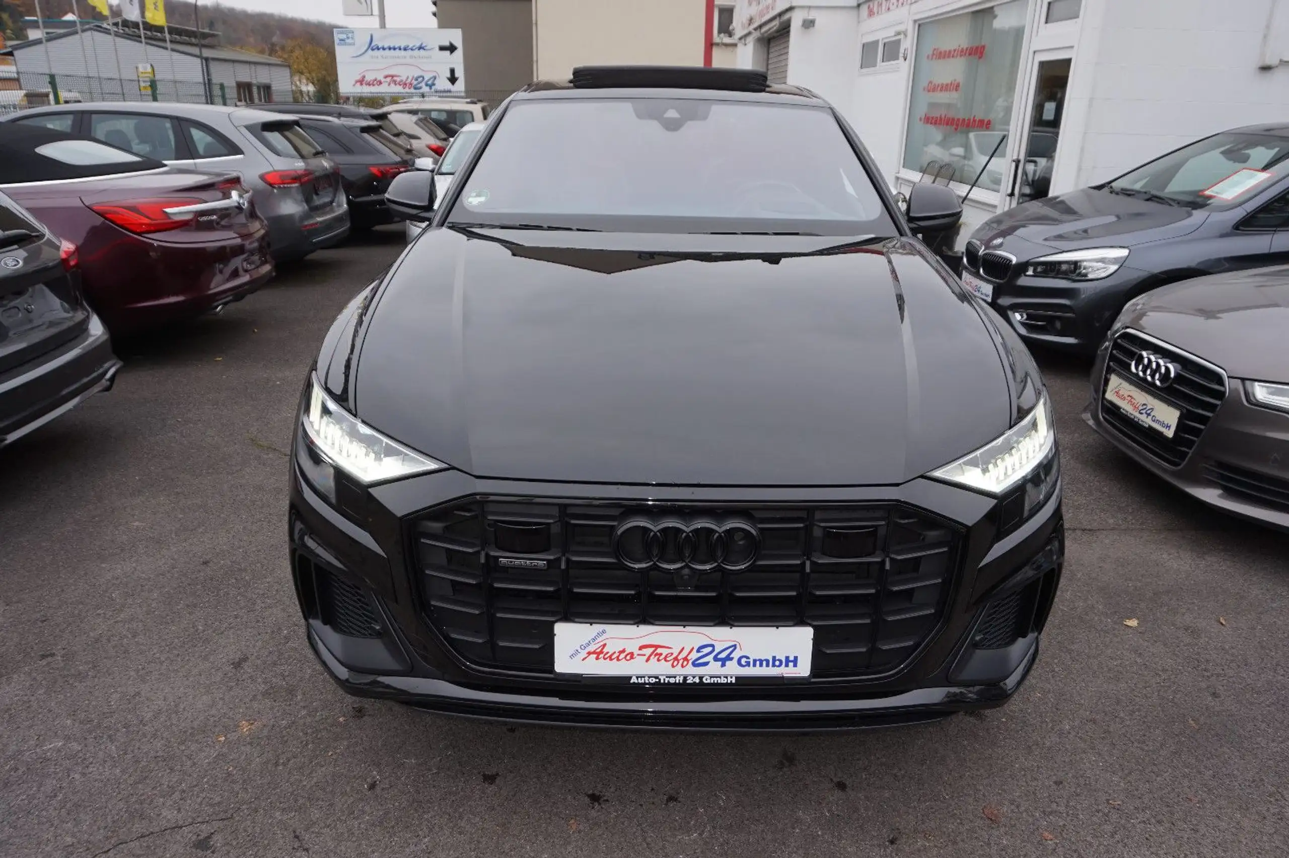 Audi - Q8