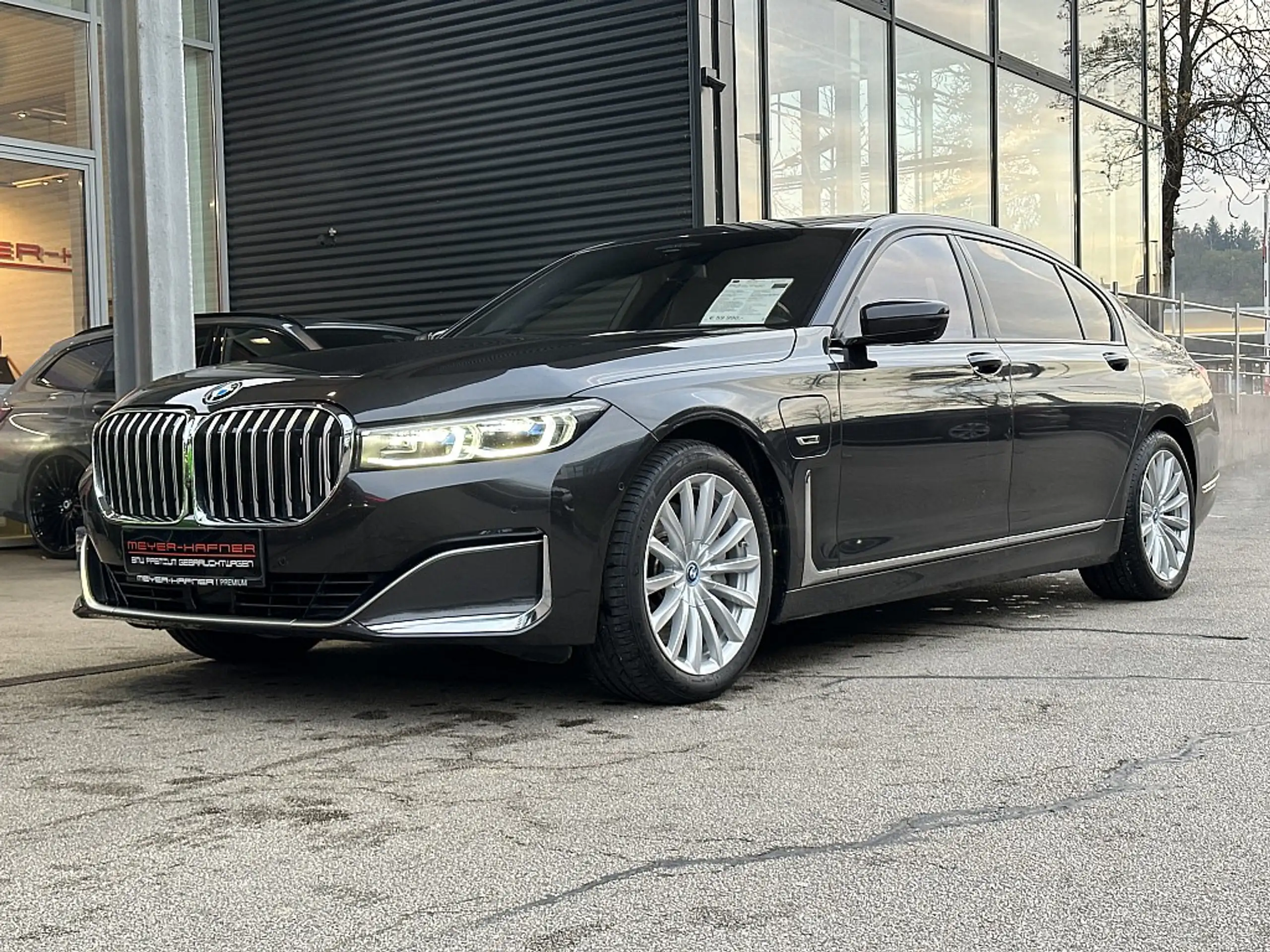 BMW - 745