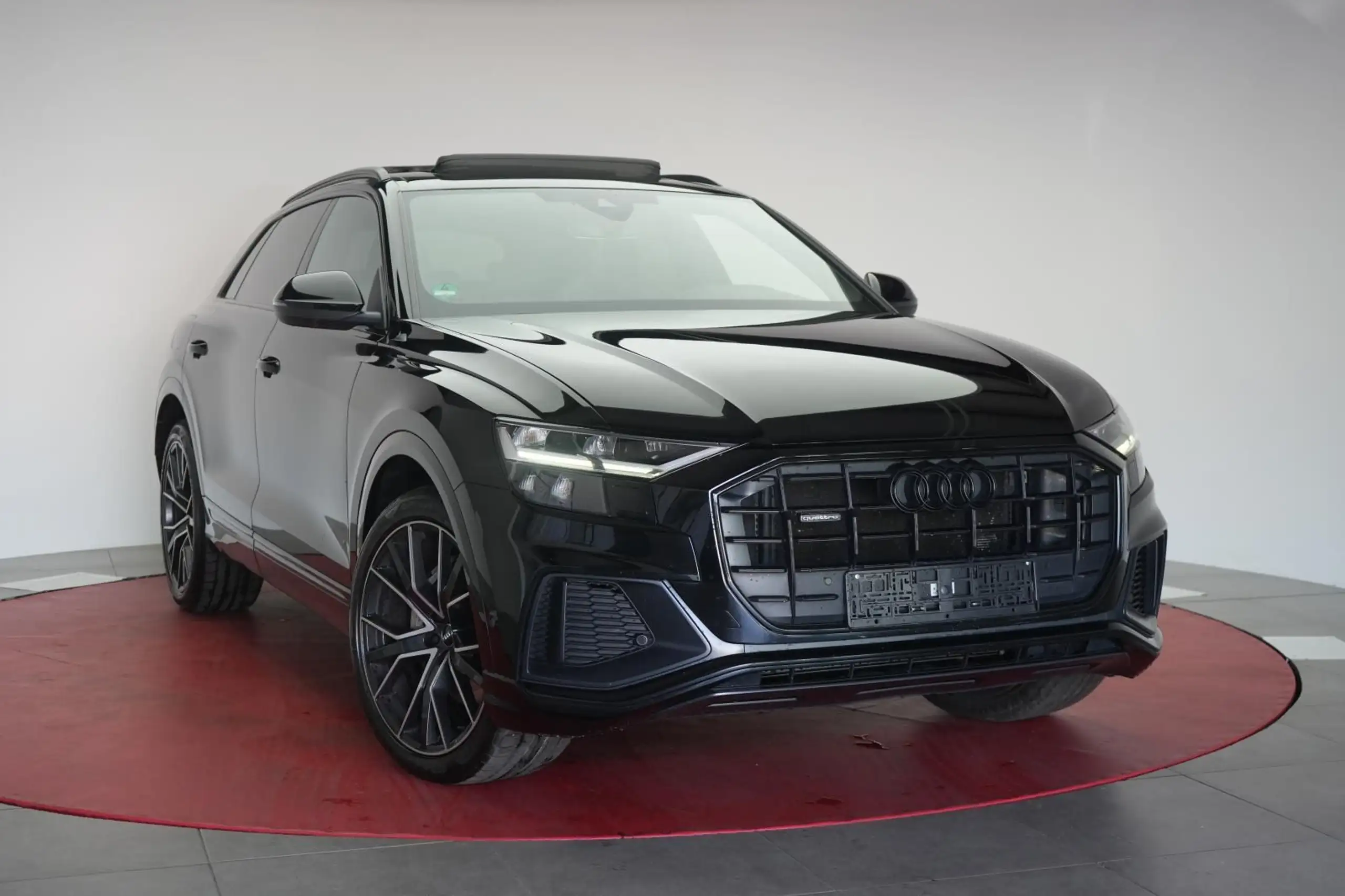 Audi - Q8