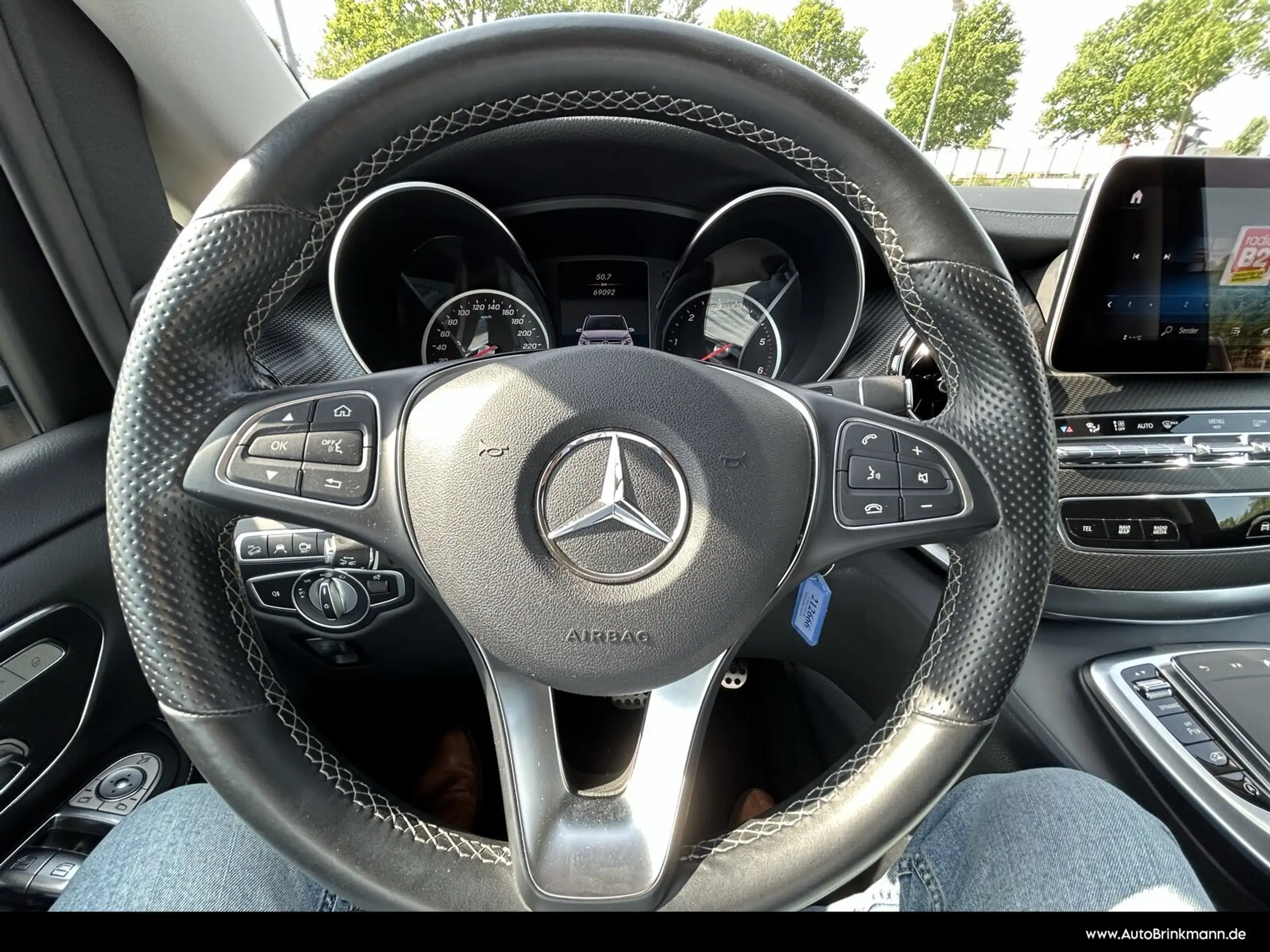 Mercedes-Benz - V 300