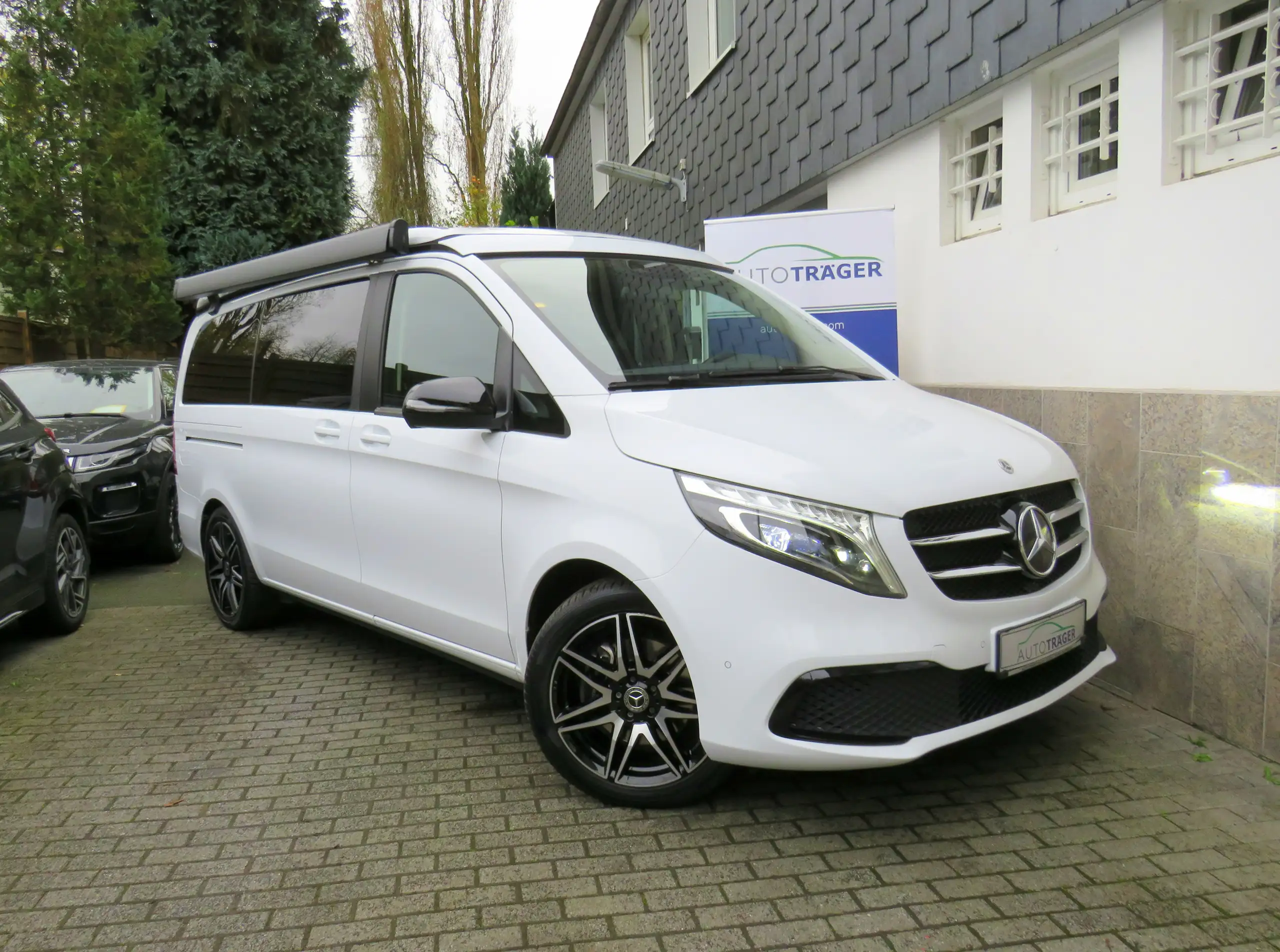 Mercedes-Benz - V 220