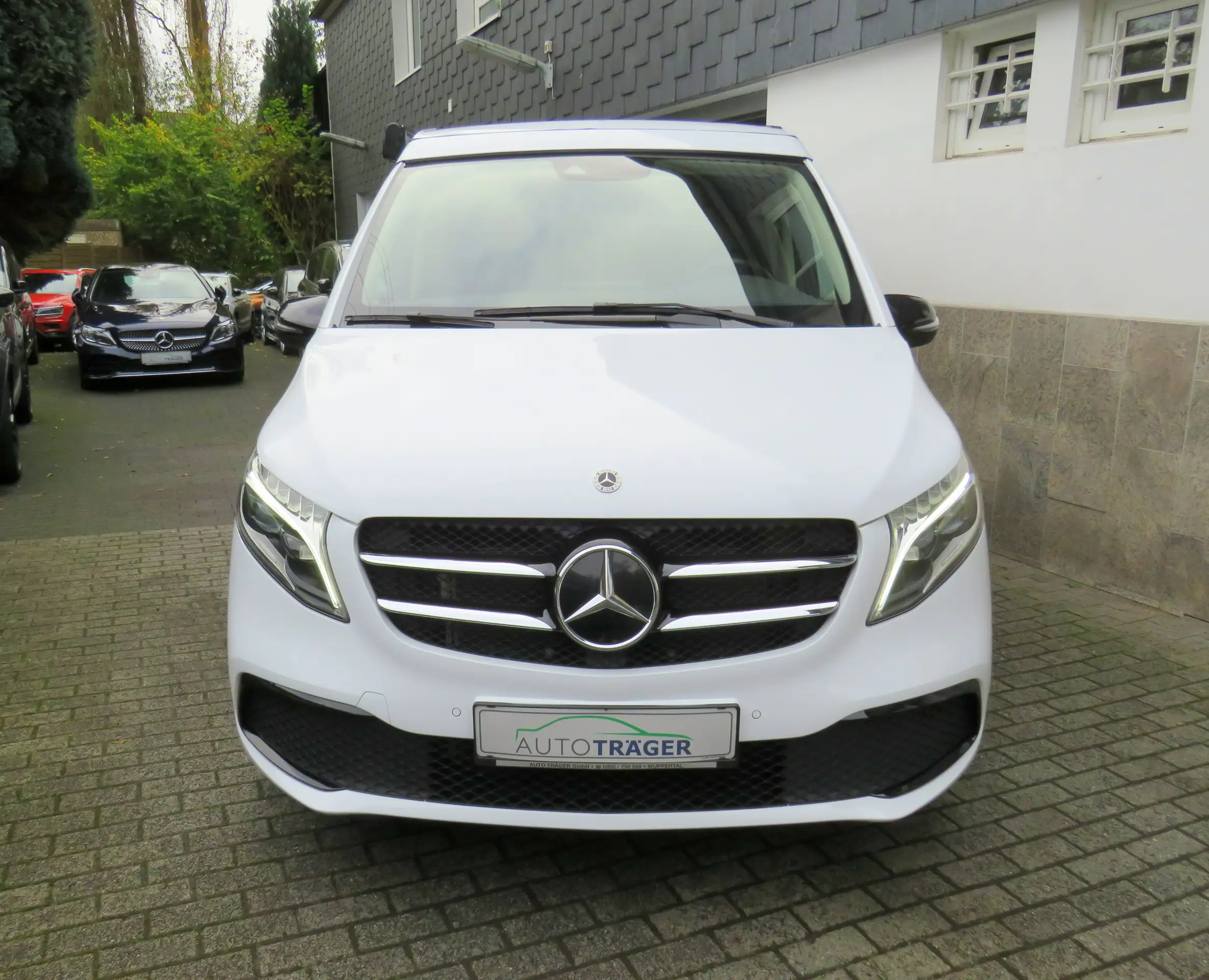 Mercedes-Benz - V 220