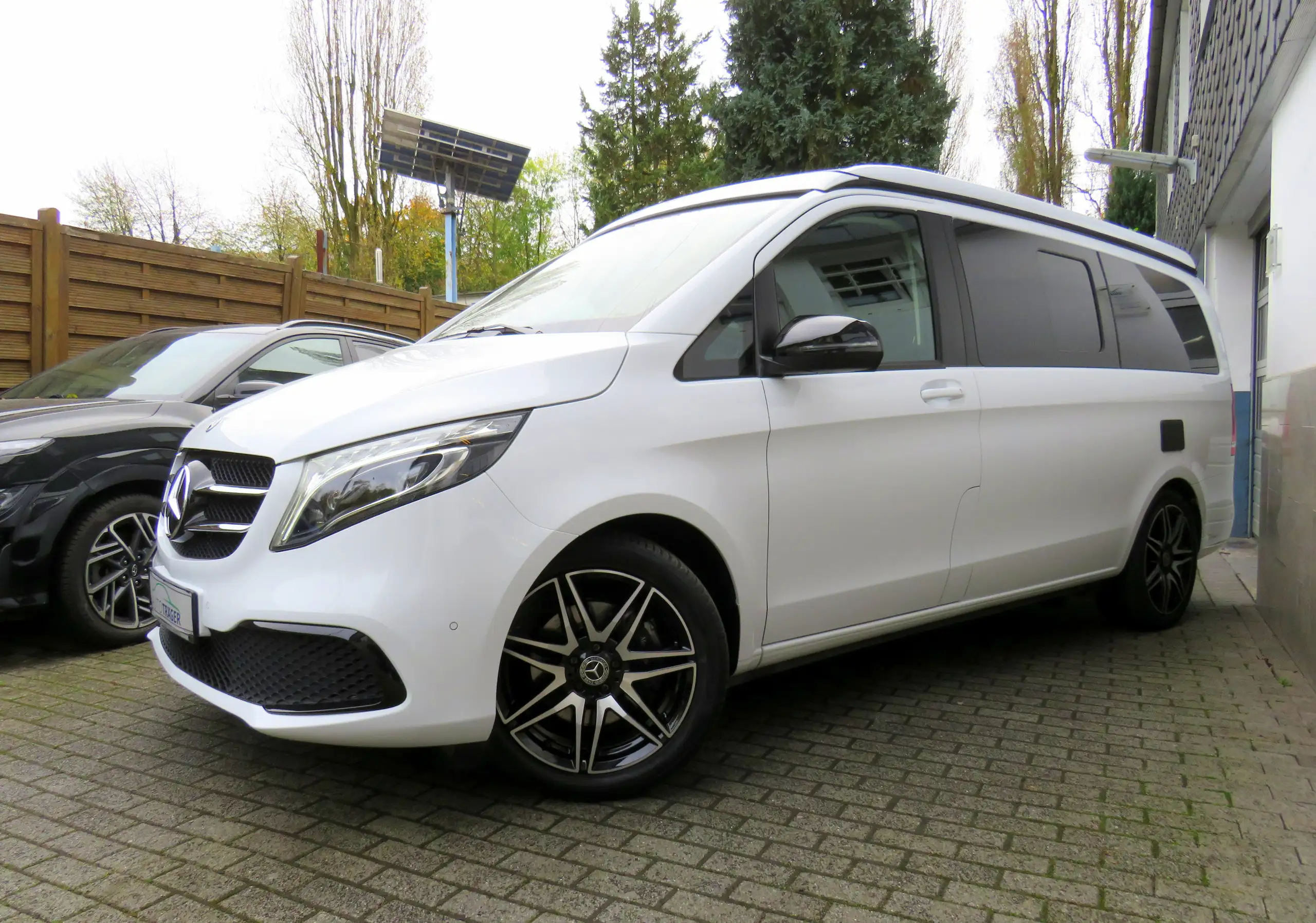 Mercedes-Benz - V 220