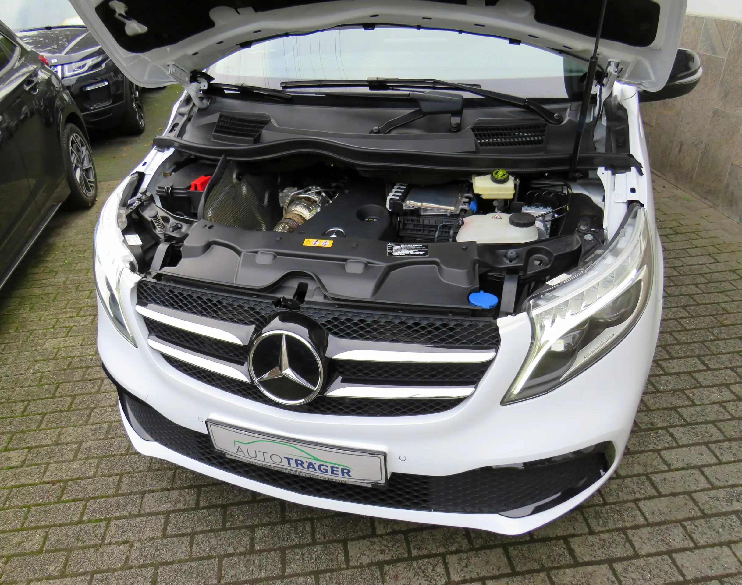 Mercedes-Benz - V 220