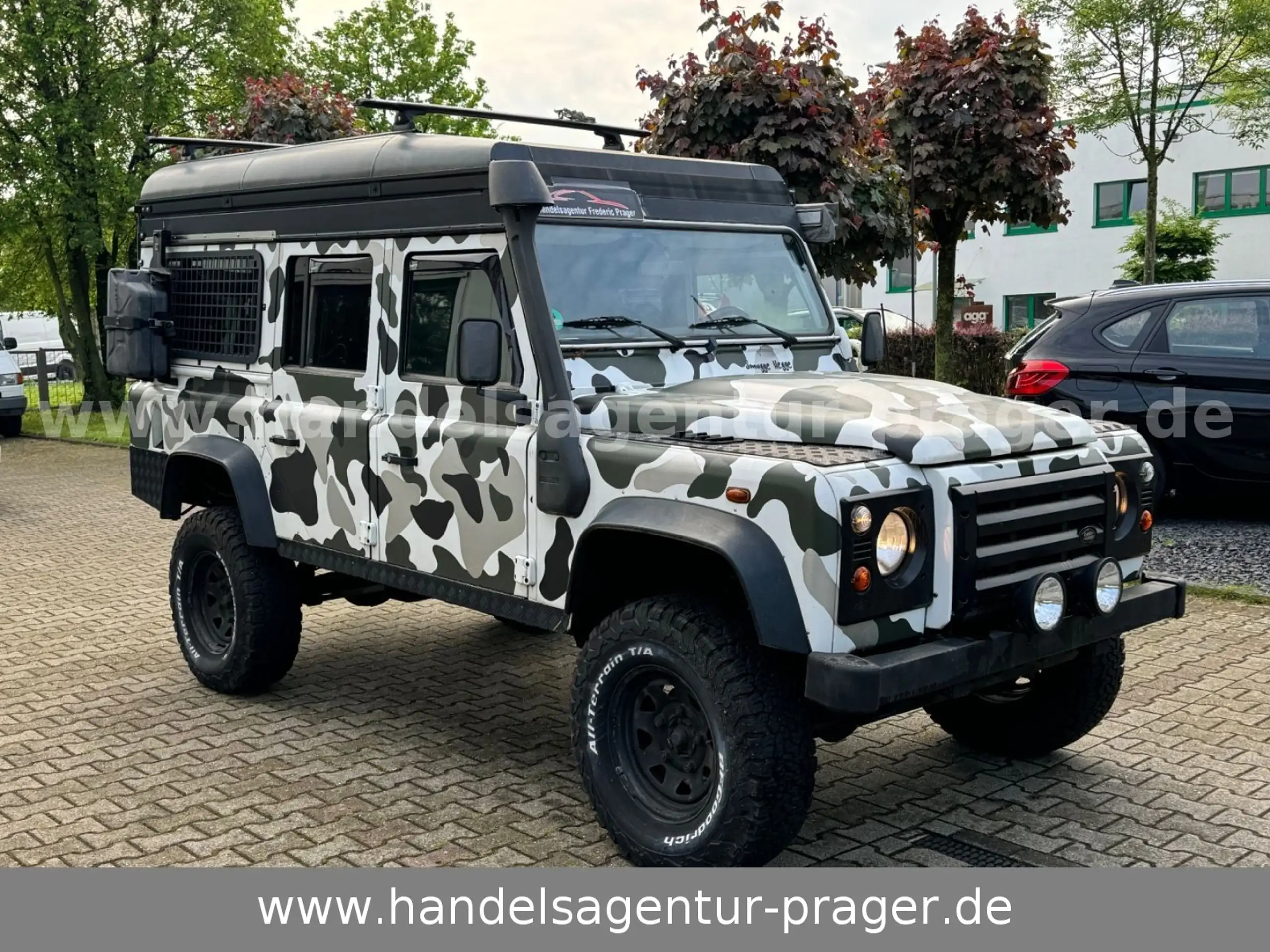 Land Rover - Defender