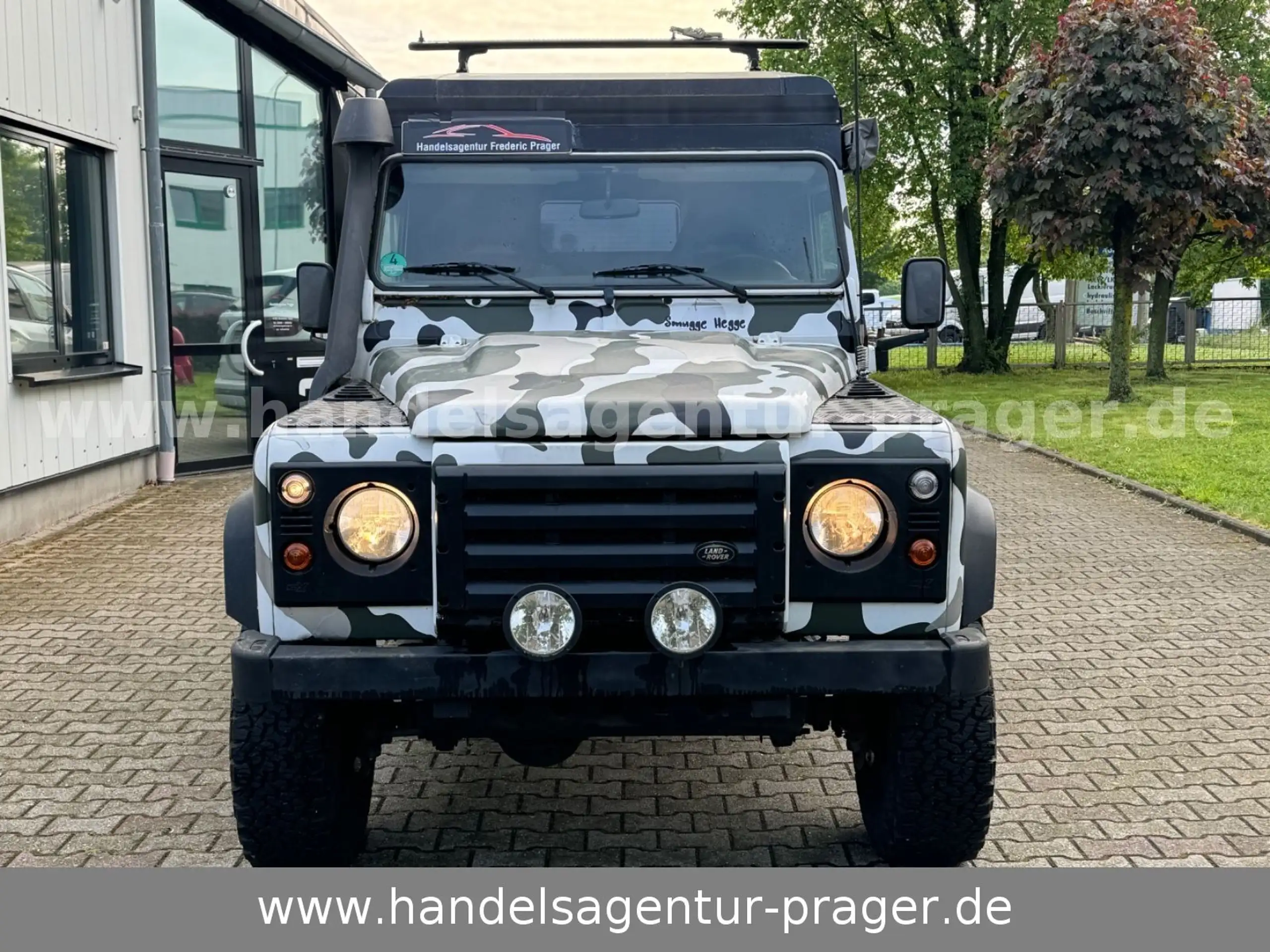 Land Rover - Defender