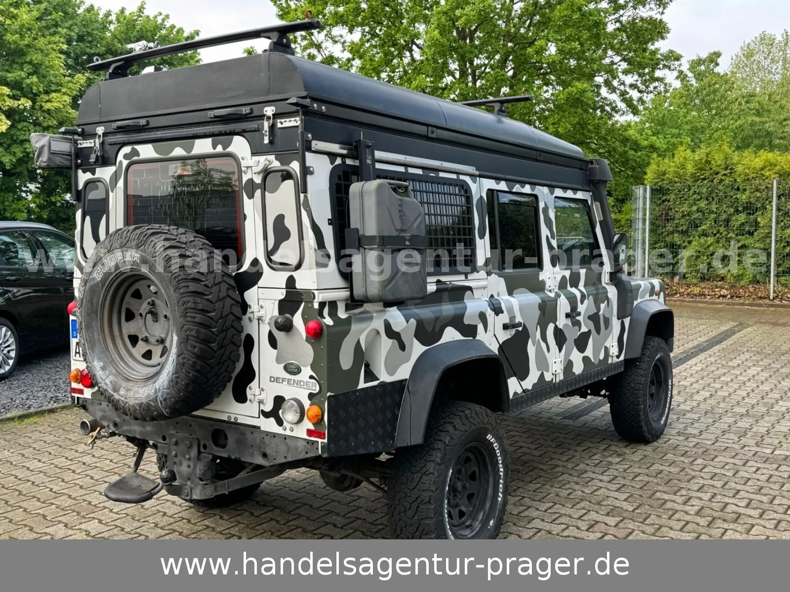 Land Rover - Defender