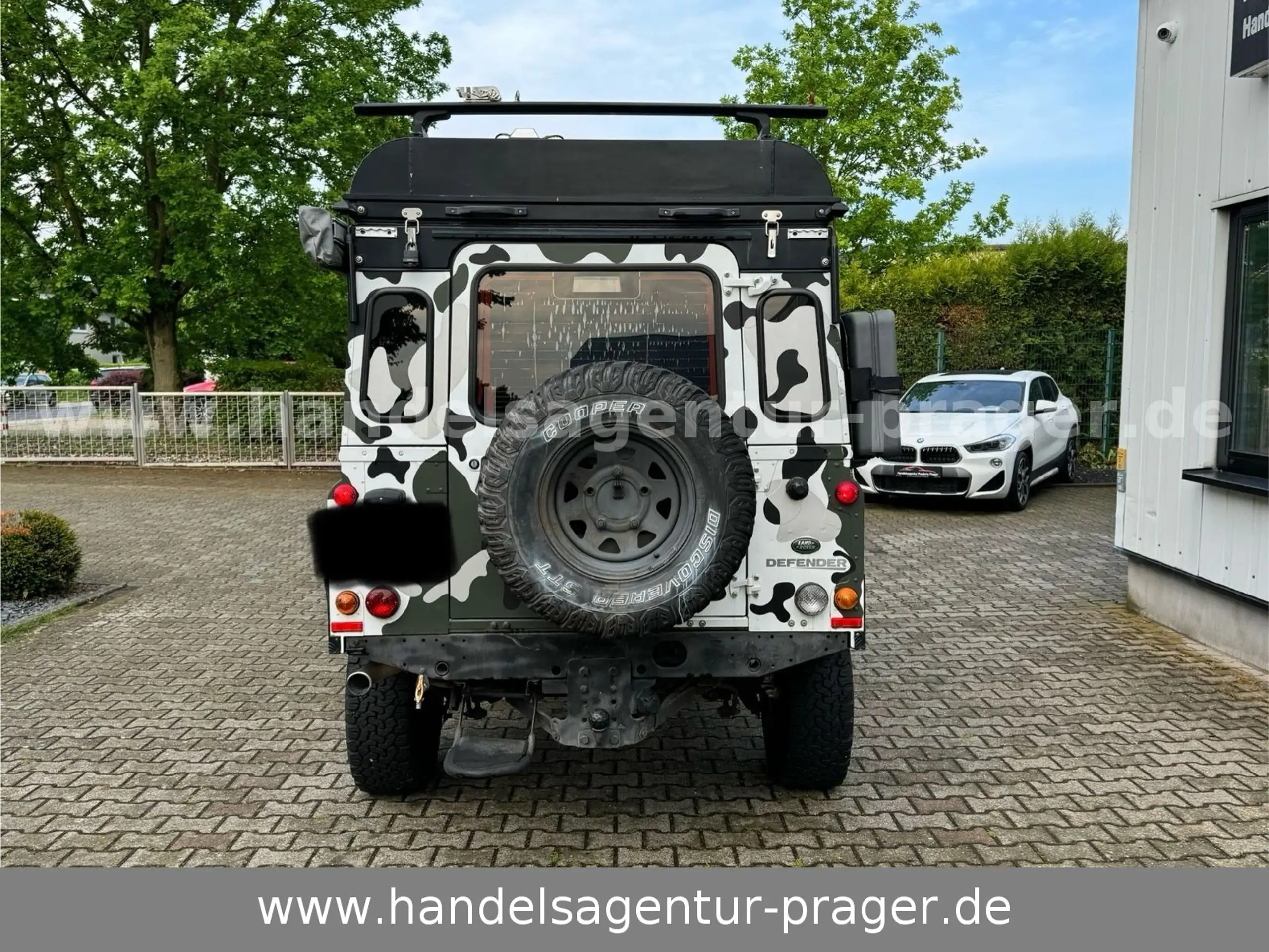 Land Rover - Defender