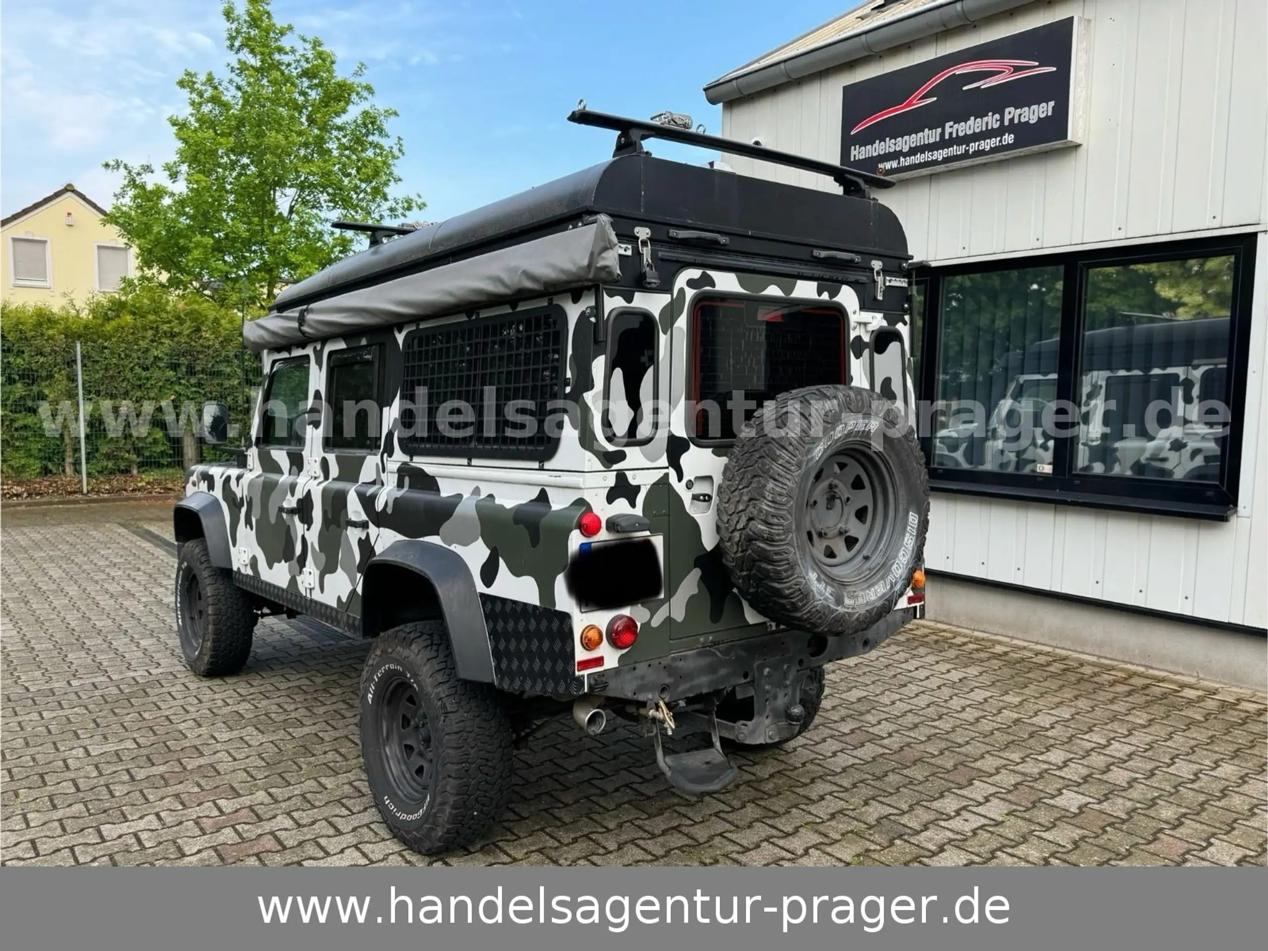 Land Rover - Defender