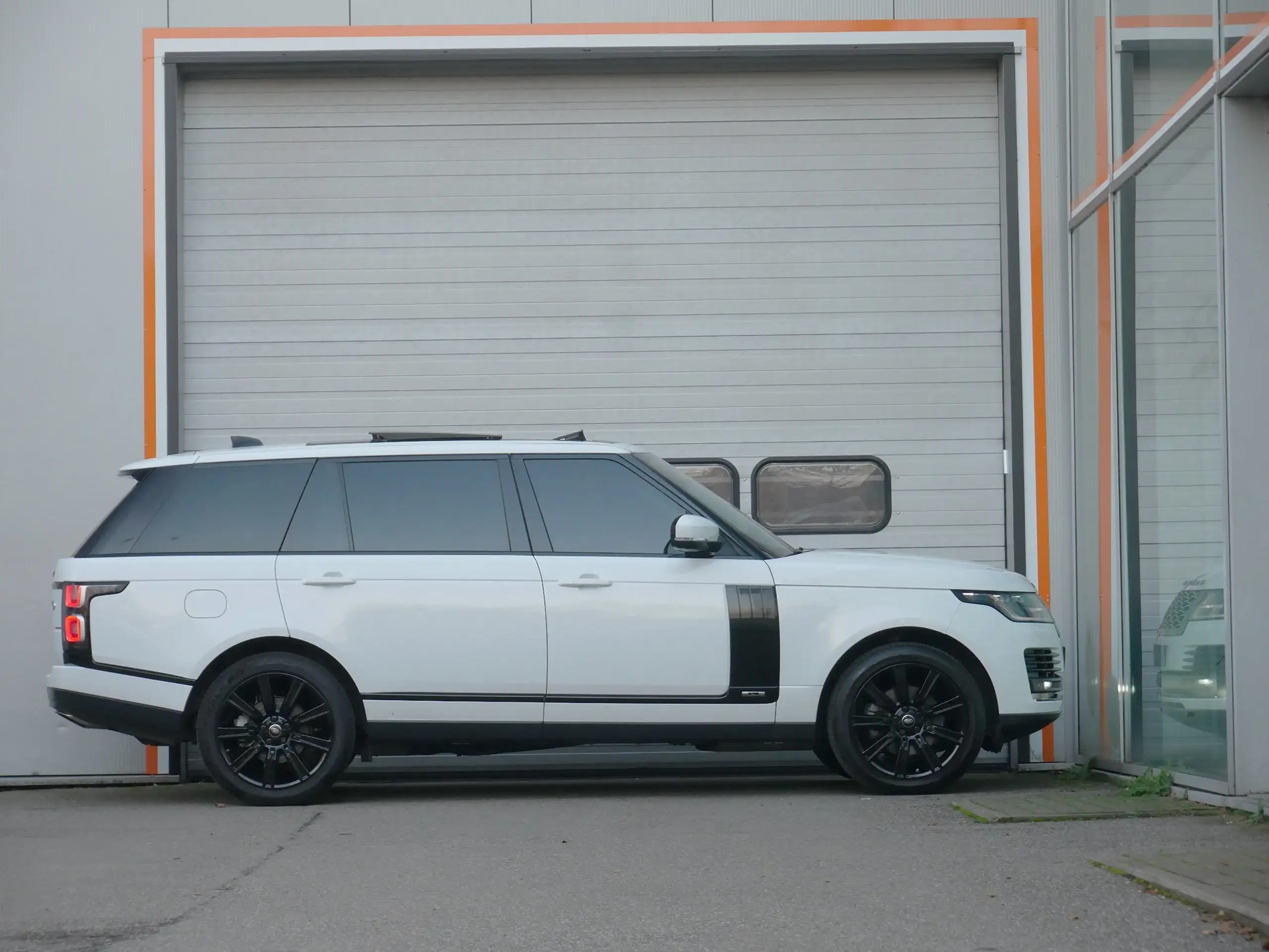 Land Rover - Range Rover