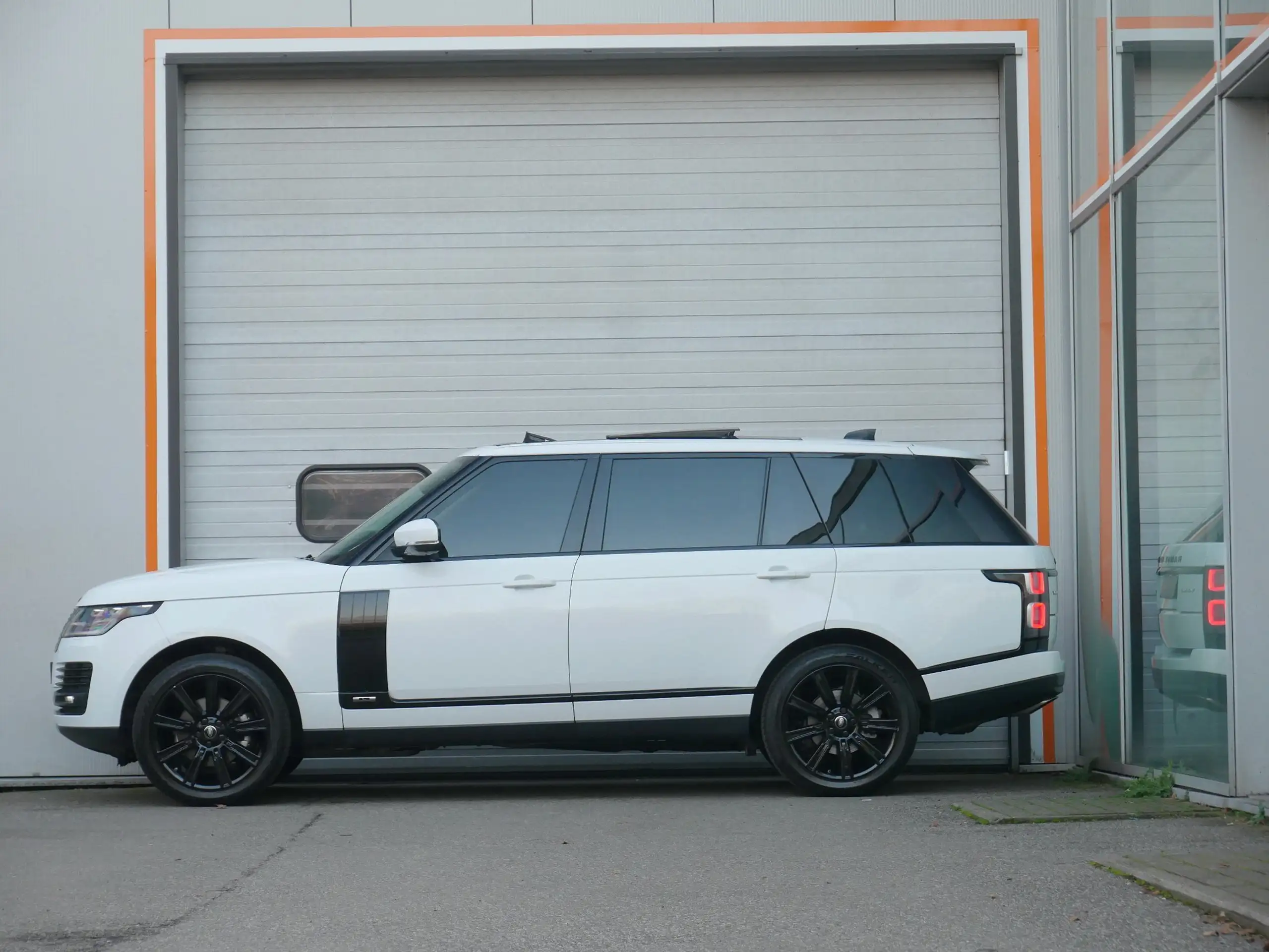 Land Rover - Range Rover