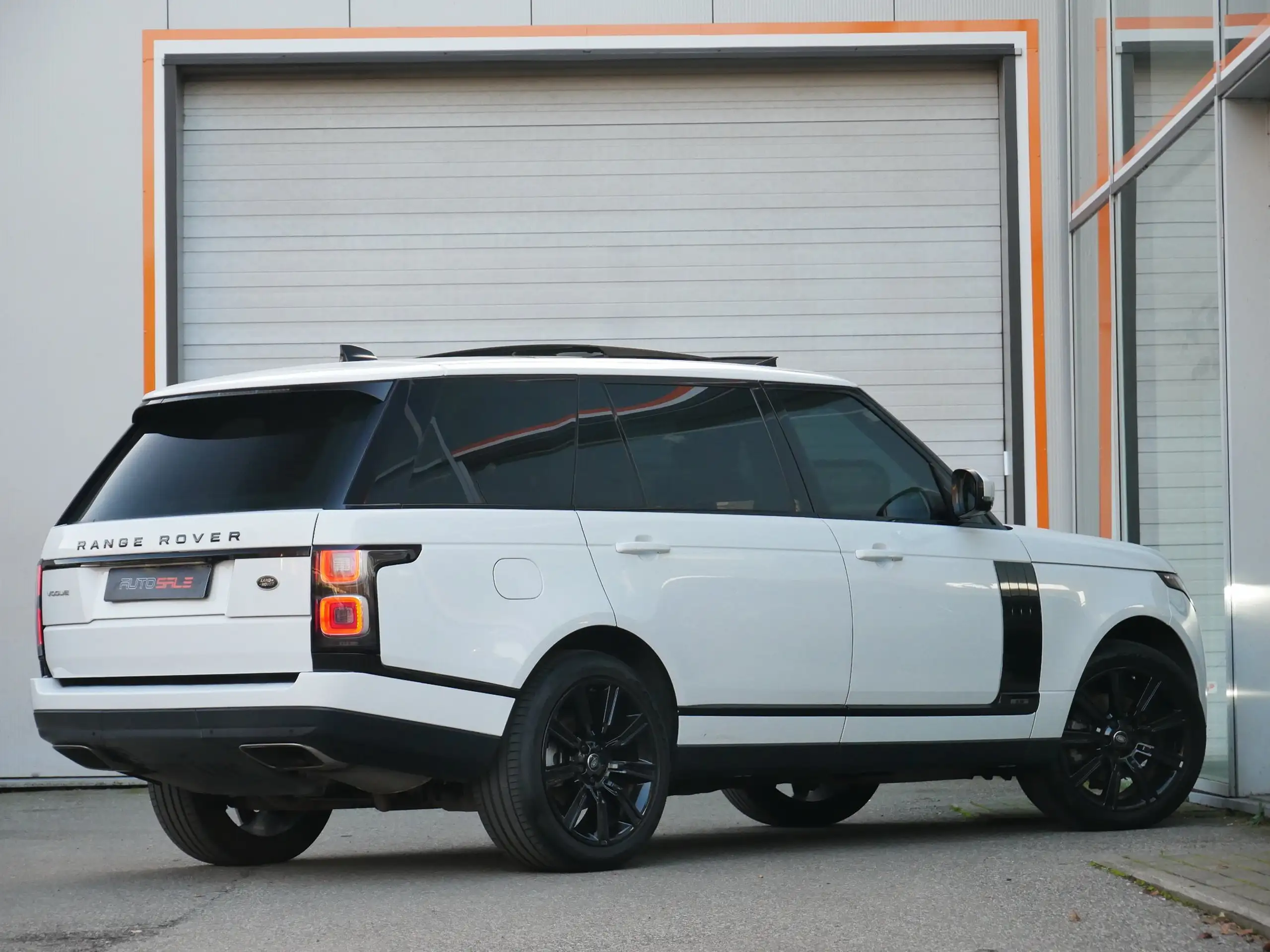 Land Rover - Range Rover