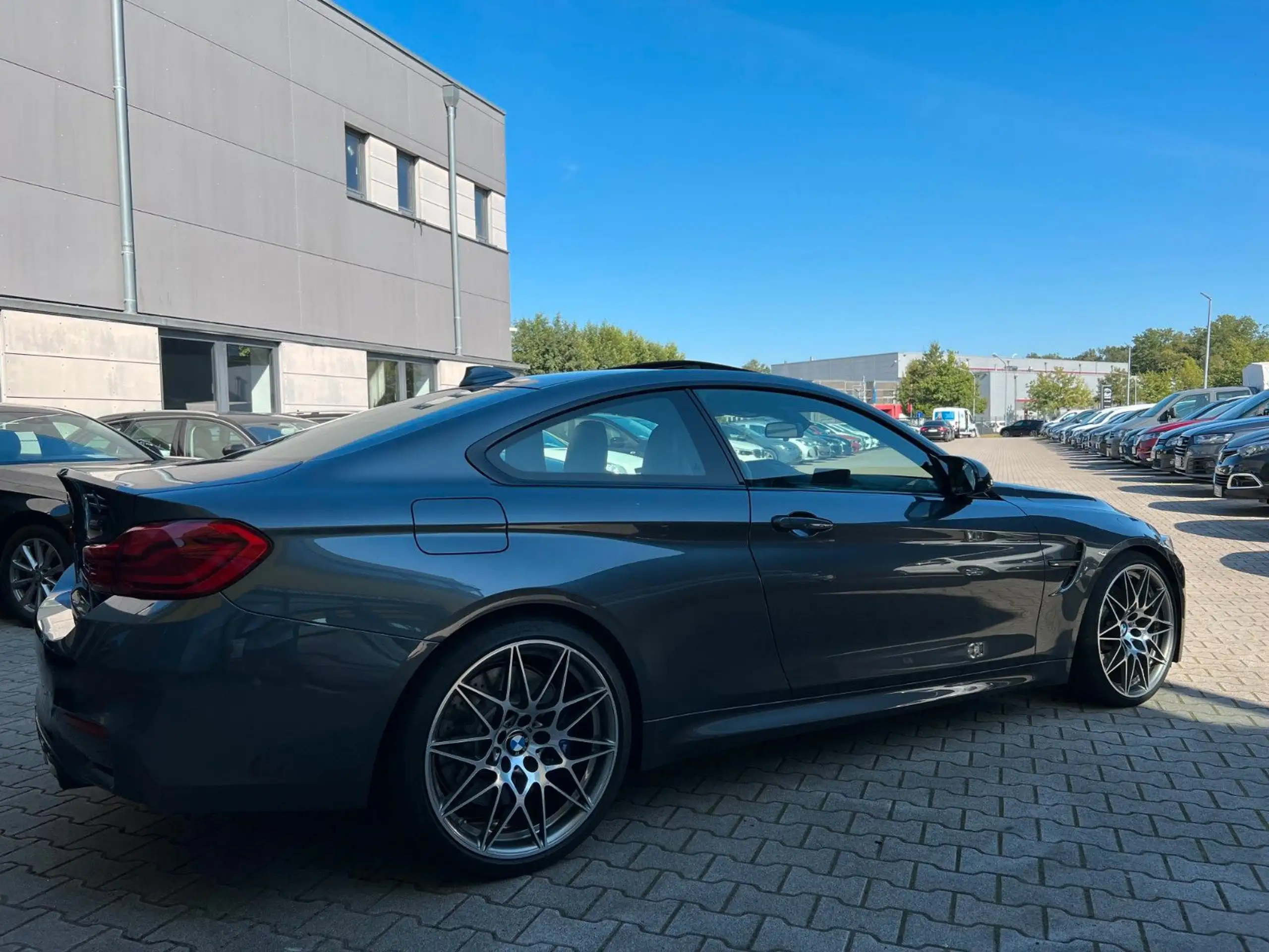 BMW - M4