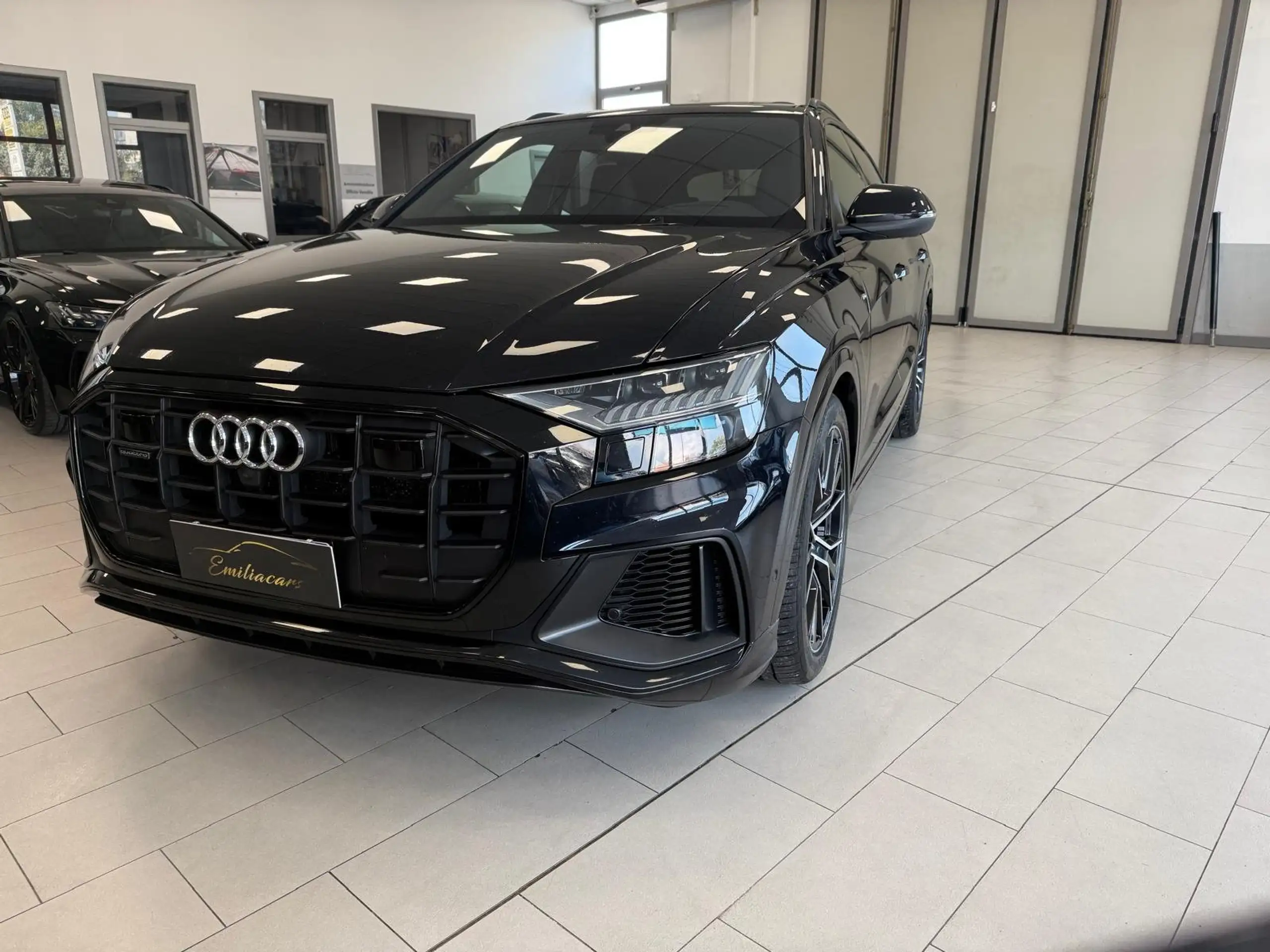 Audi - Q8