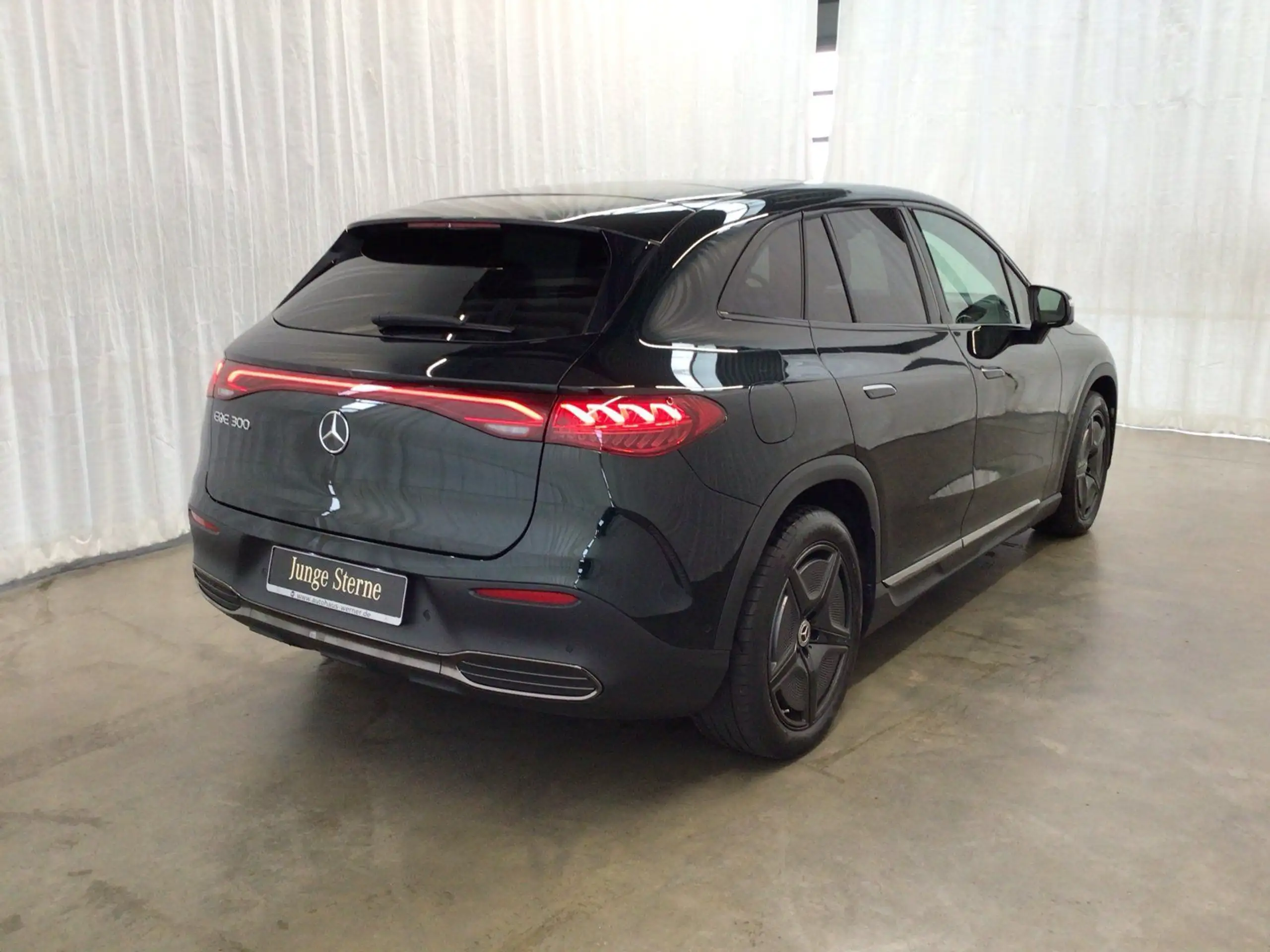 Mercedes-Benz - EQE SUV