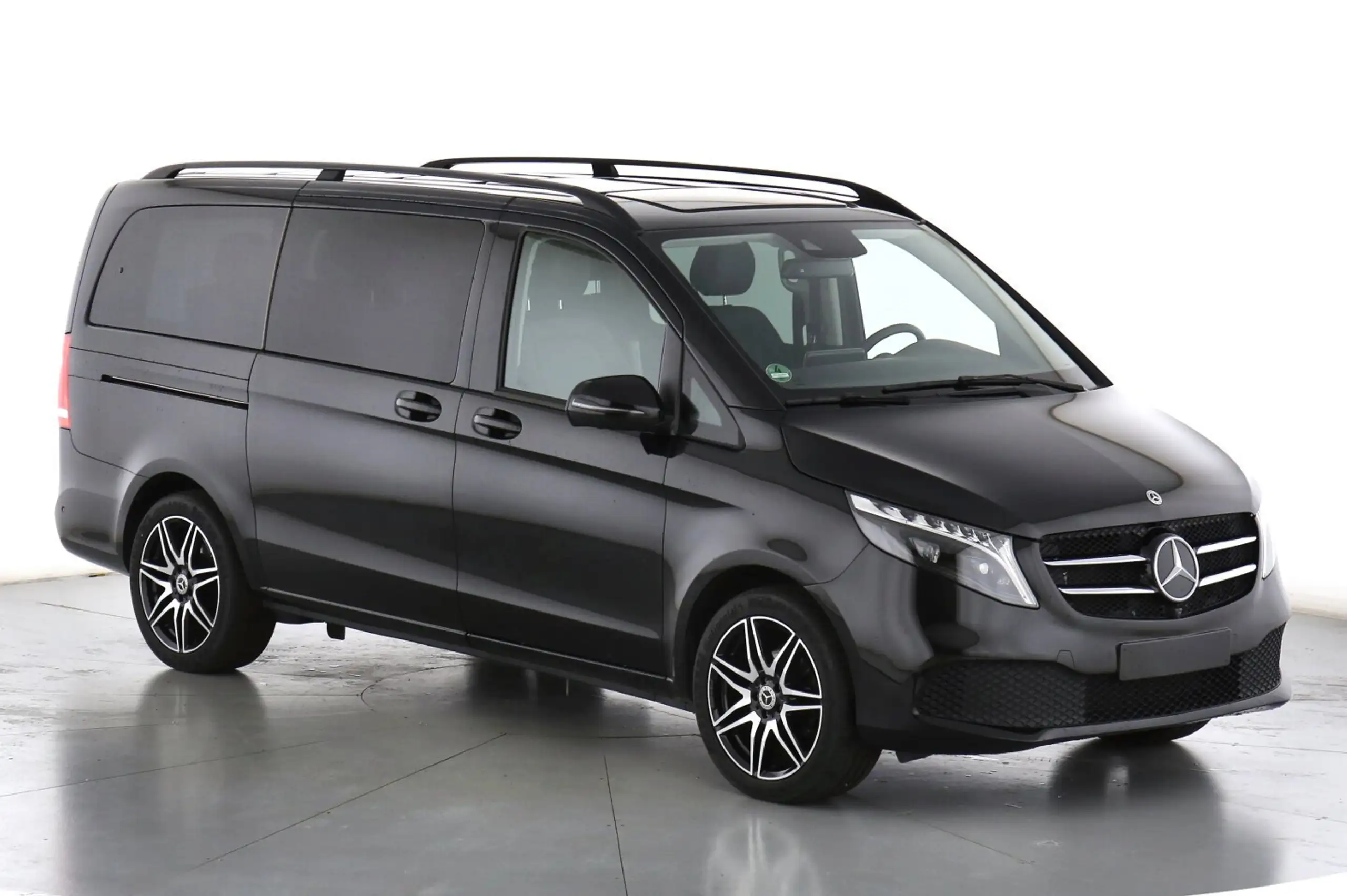 Mercedes-Benz - V 220