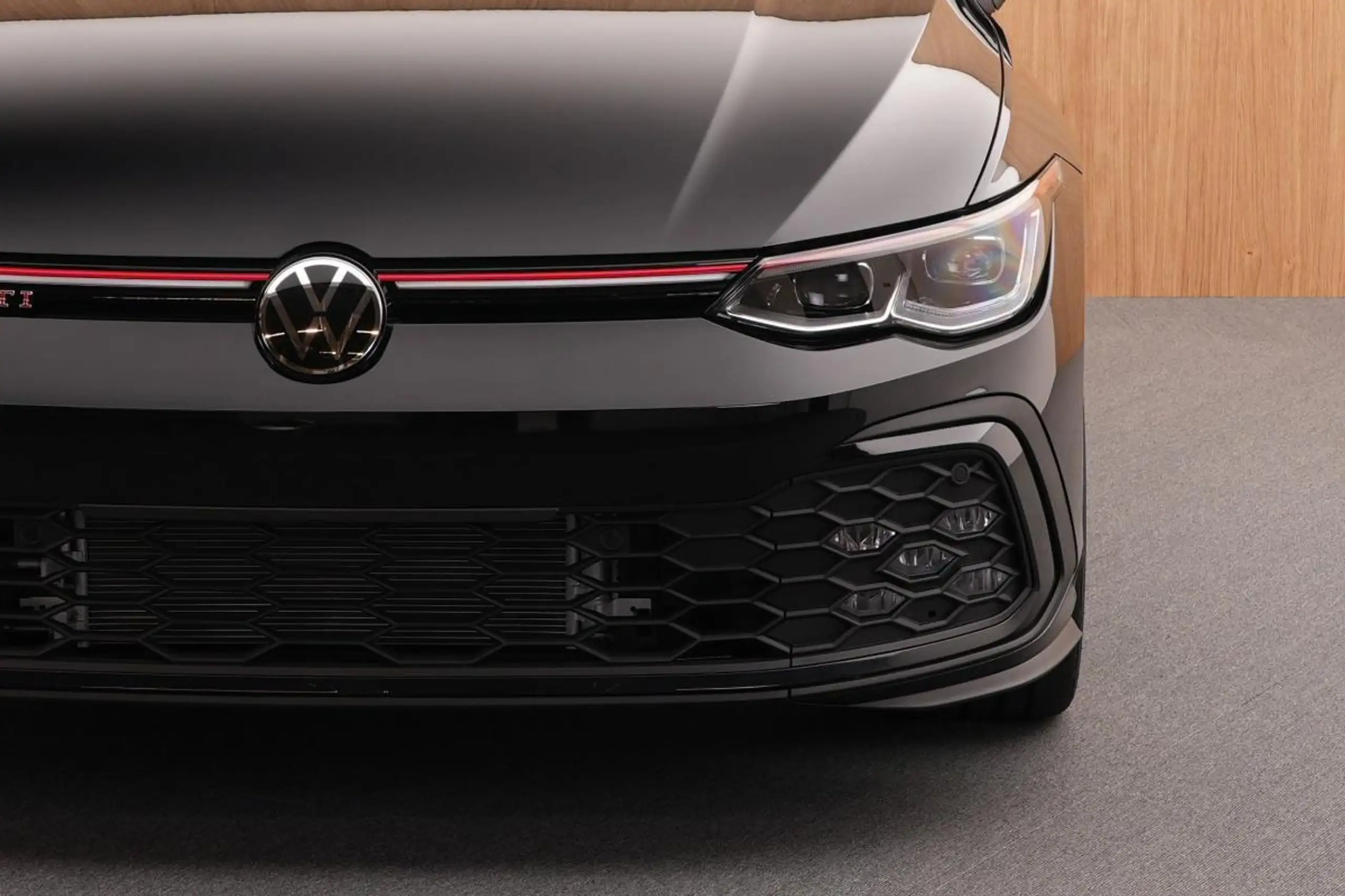 Volkswagen - Golf GTI