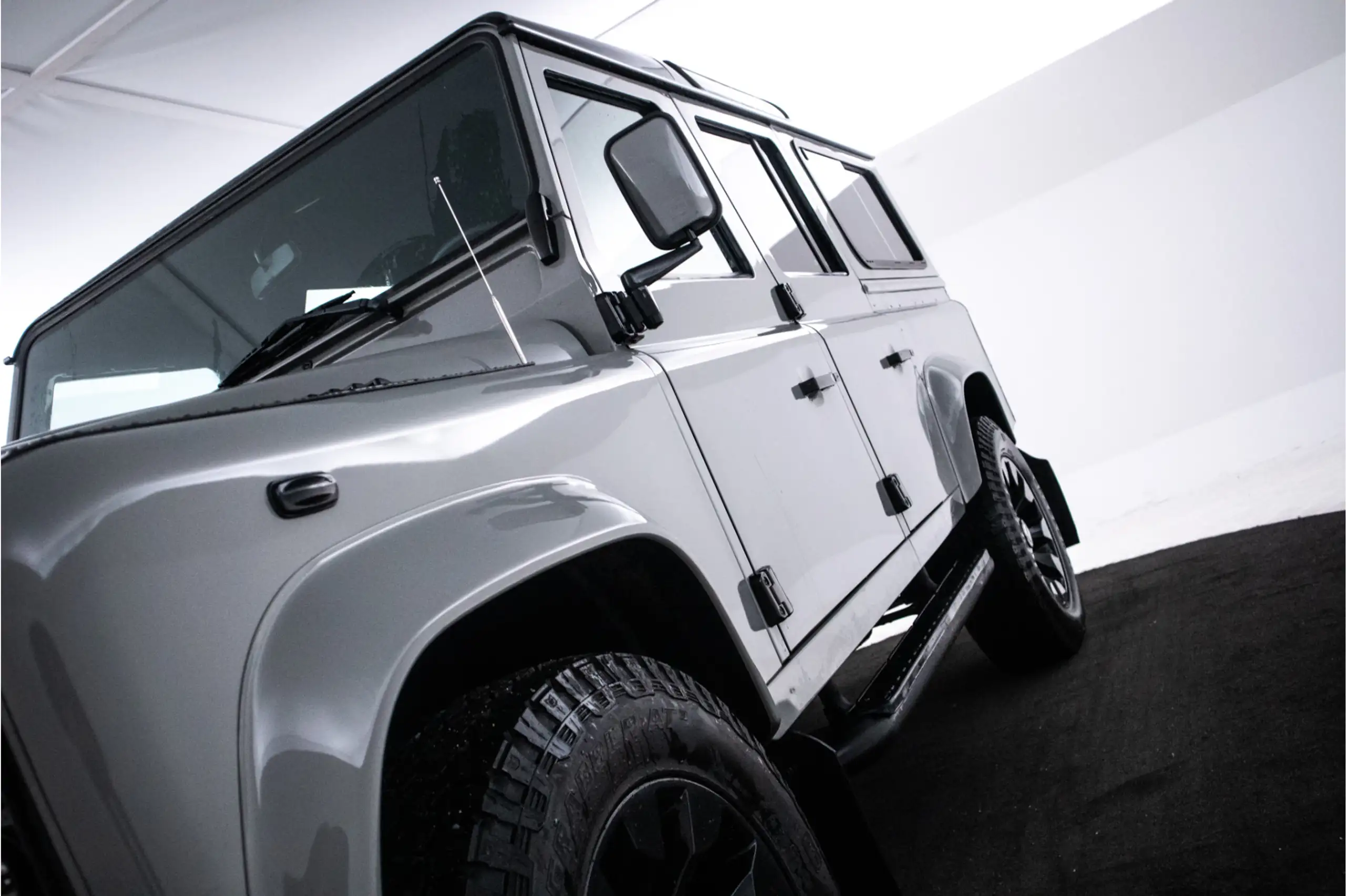 Land Rover - Defender