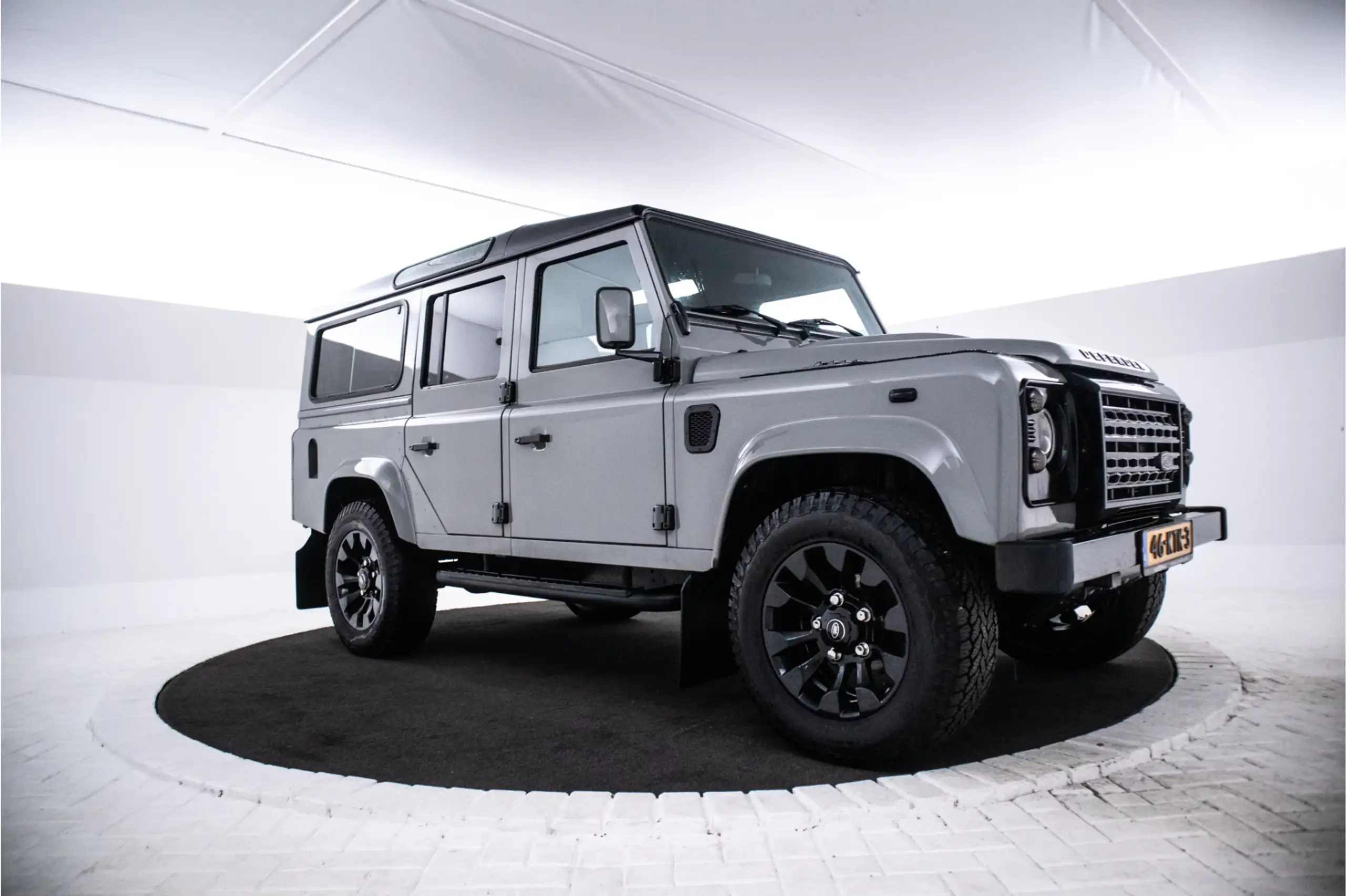 Land Rover - Defender