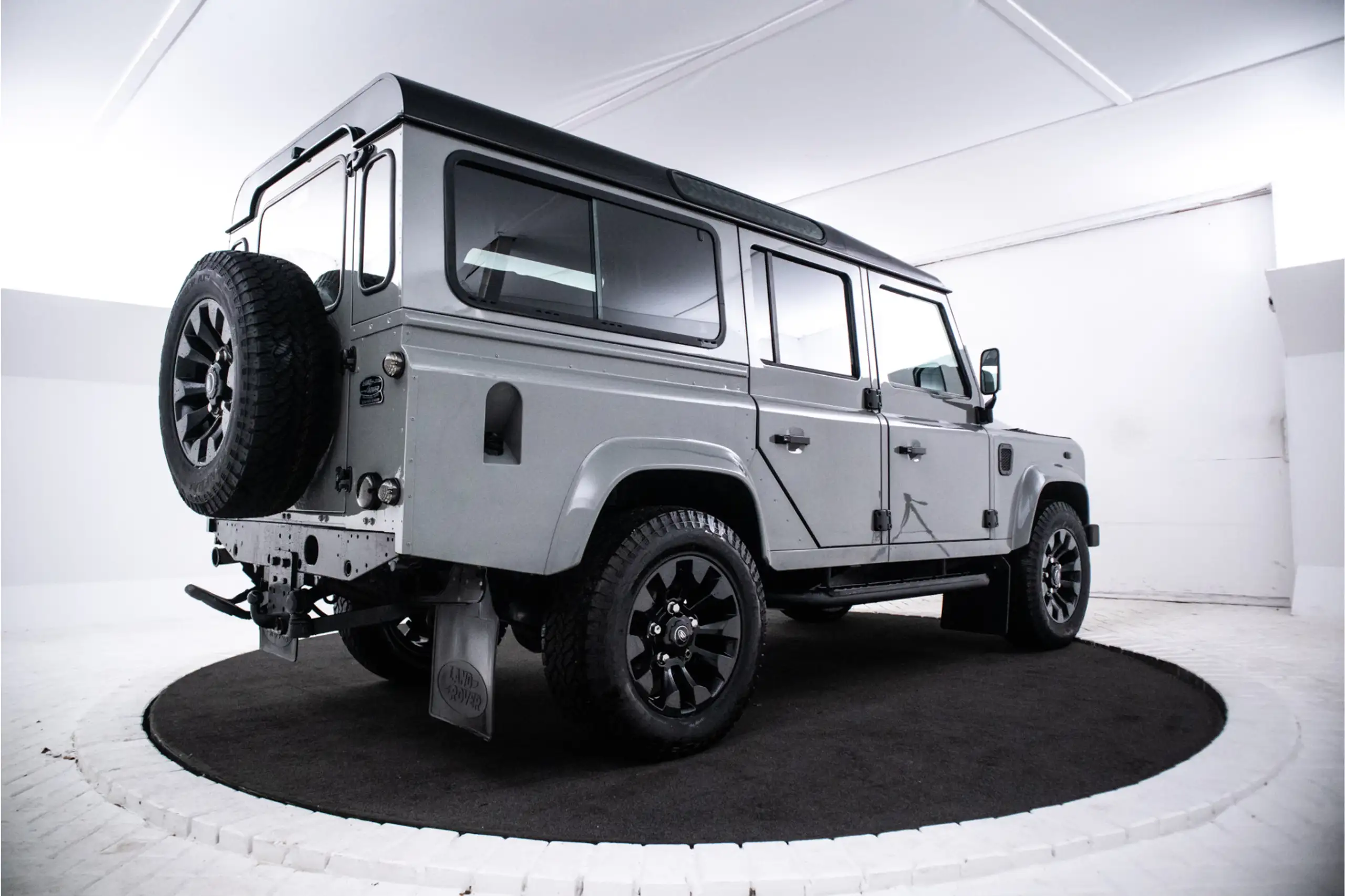 Land Rover - Defender