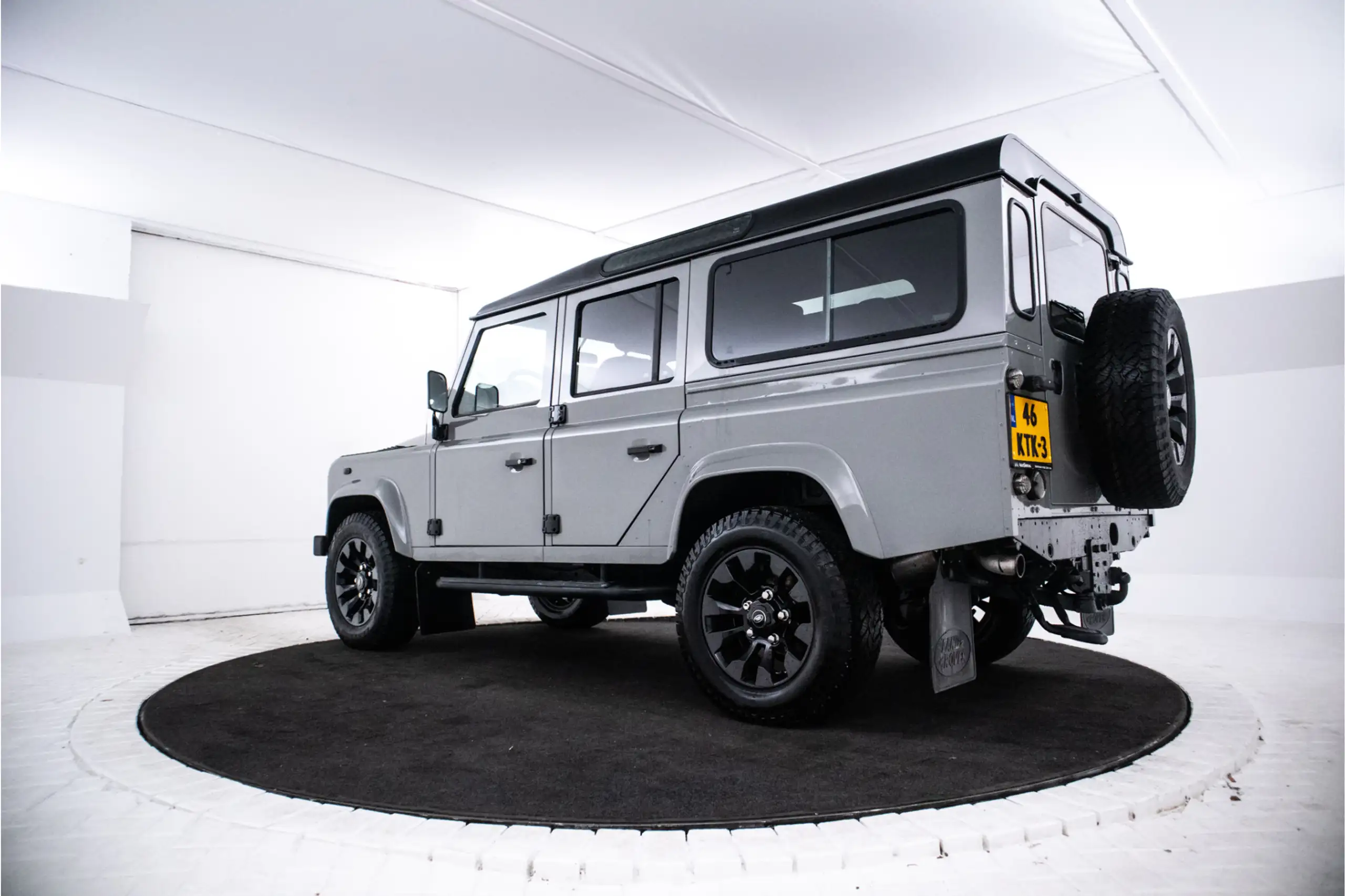 Land Rover - Defender