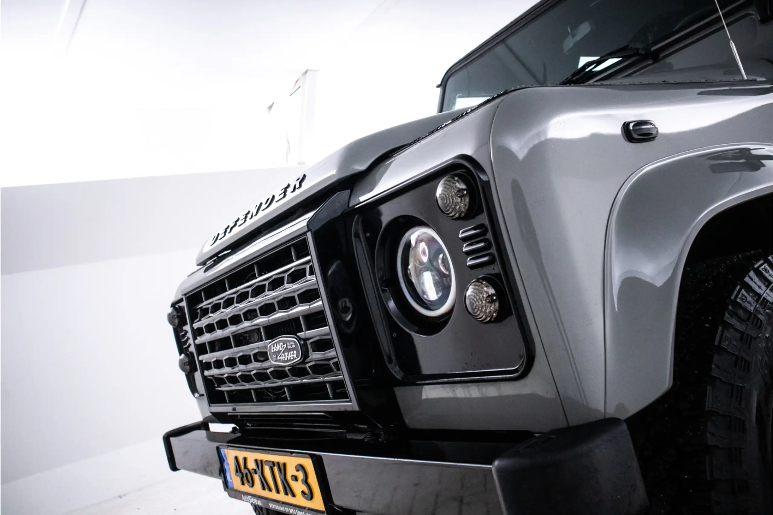 Land Rover - Defender