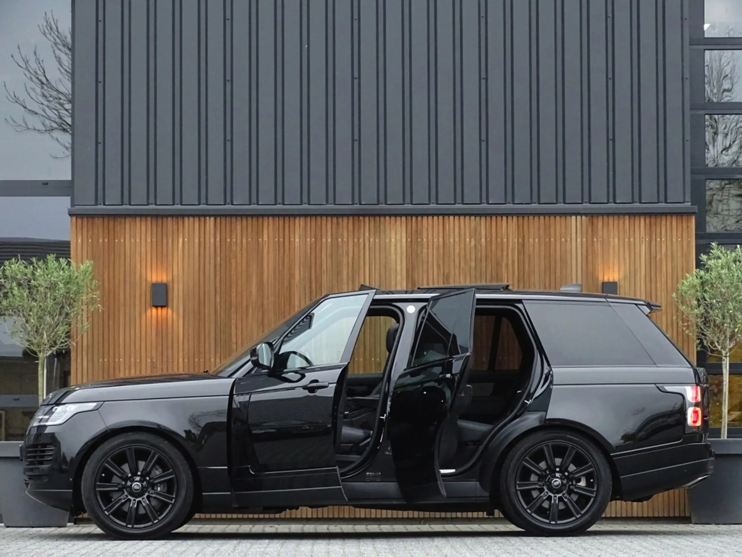 Land Rover - Range Rover