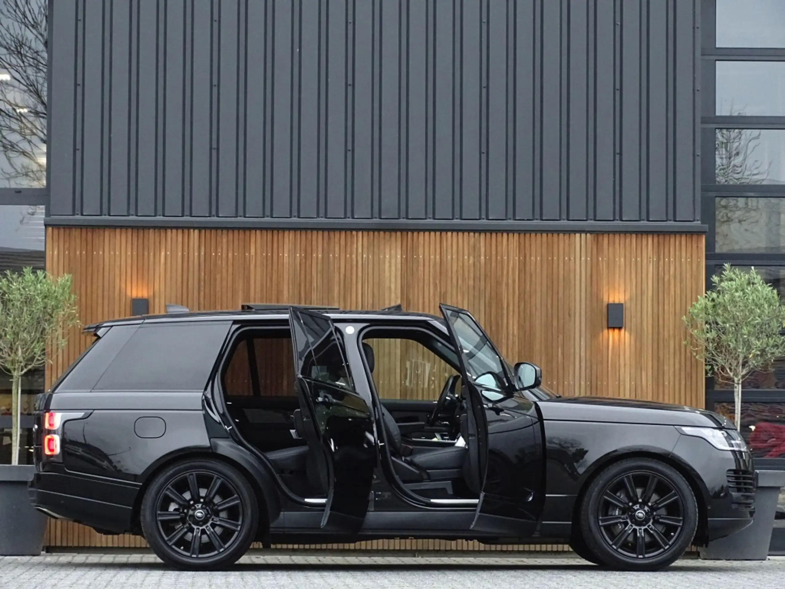 Land Rover - Range Rover