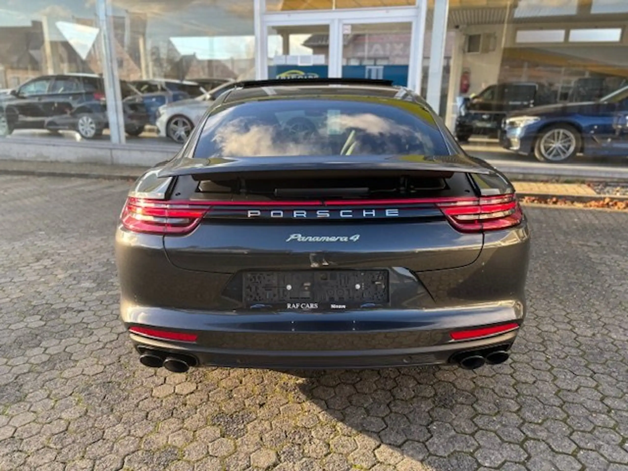 Porsche - Panamera