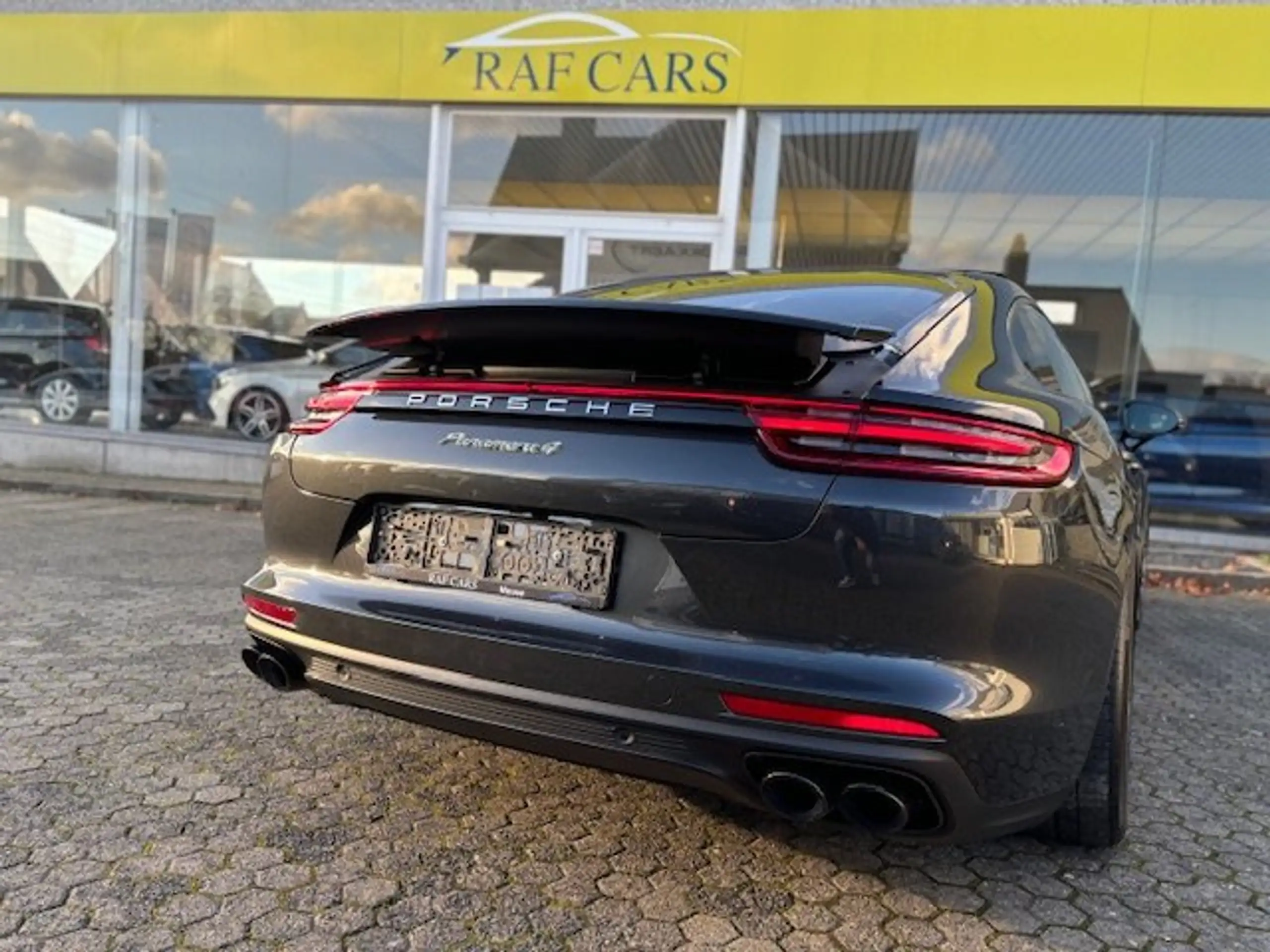 Porsche - Panamera