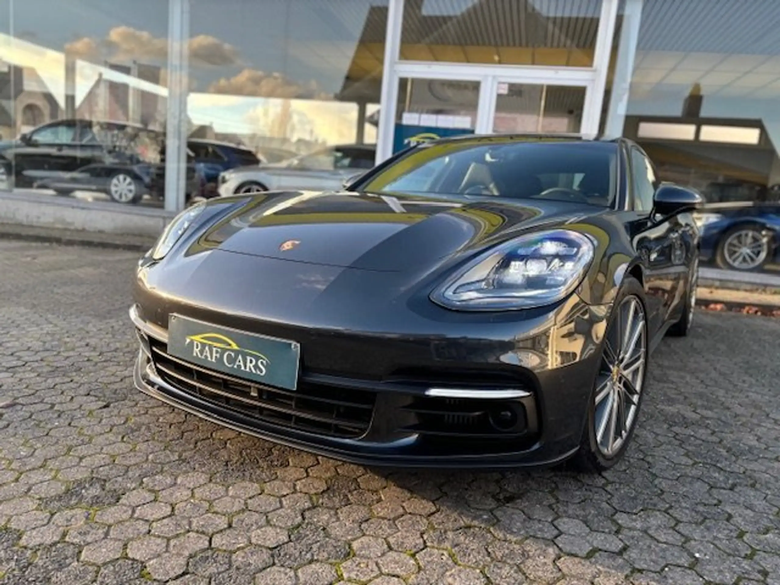 Porsche - Panamera