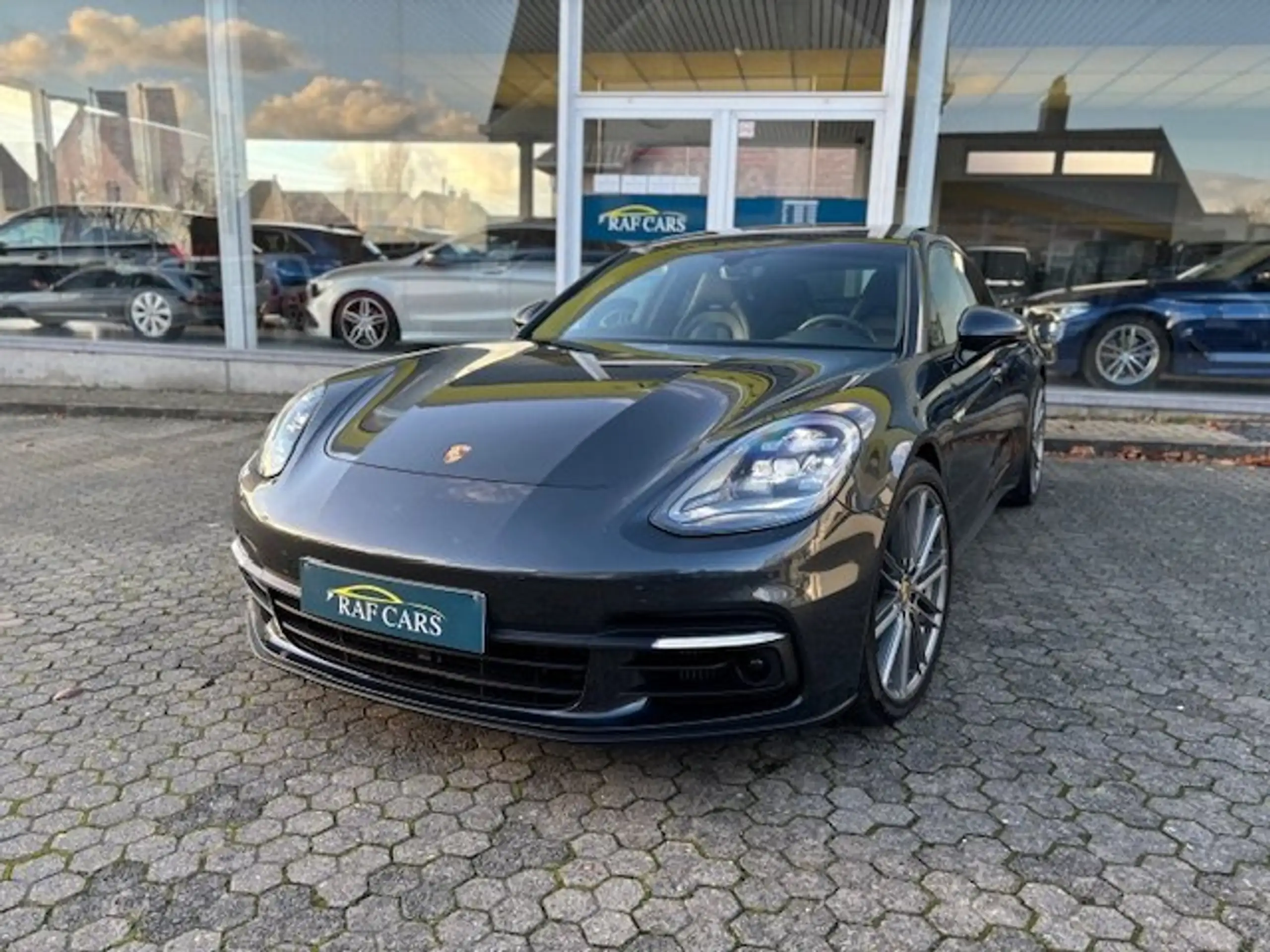 Porsche - Panamera