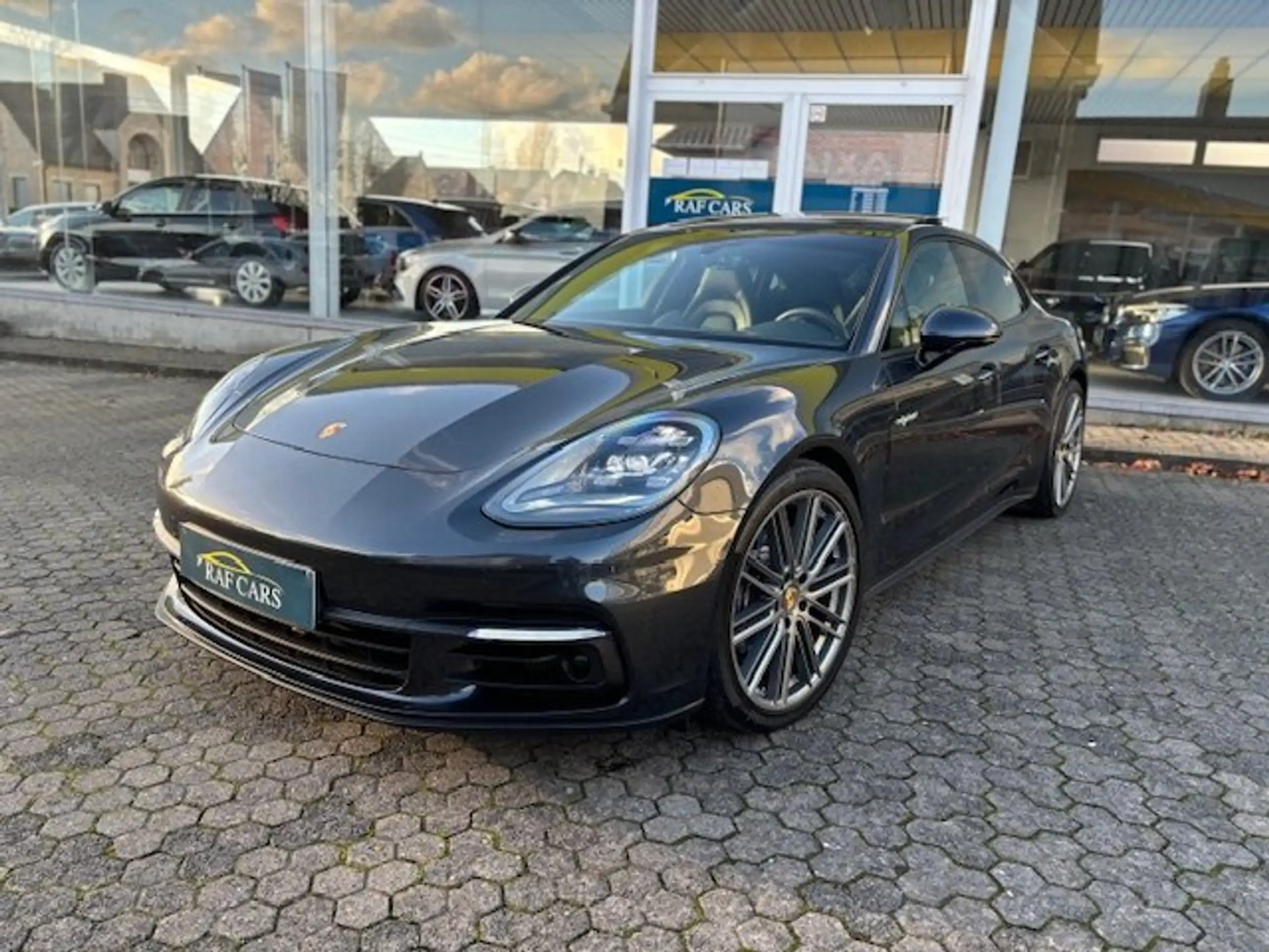 Porsche - Panamera