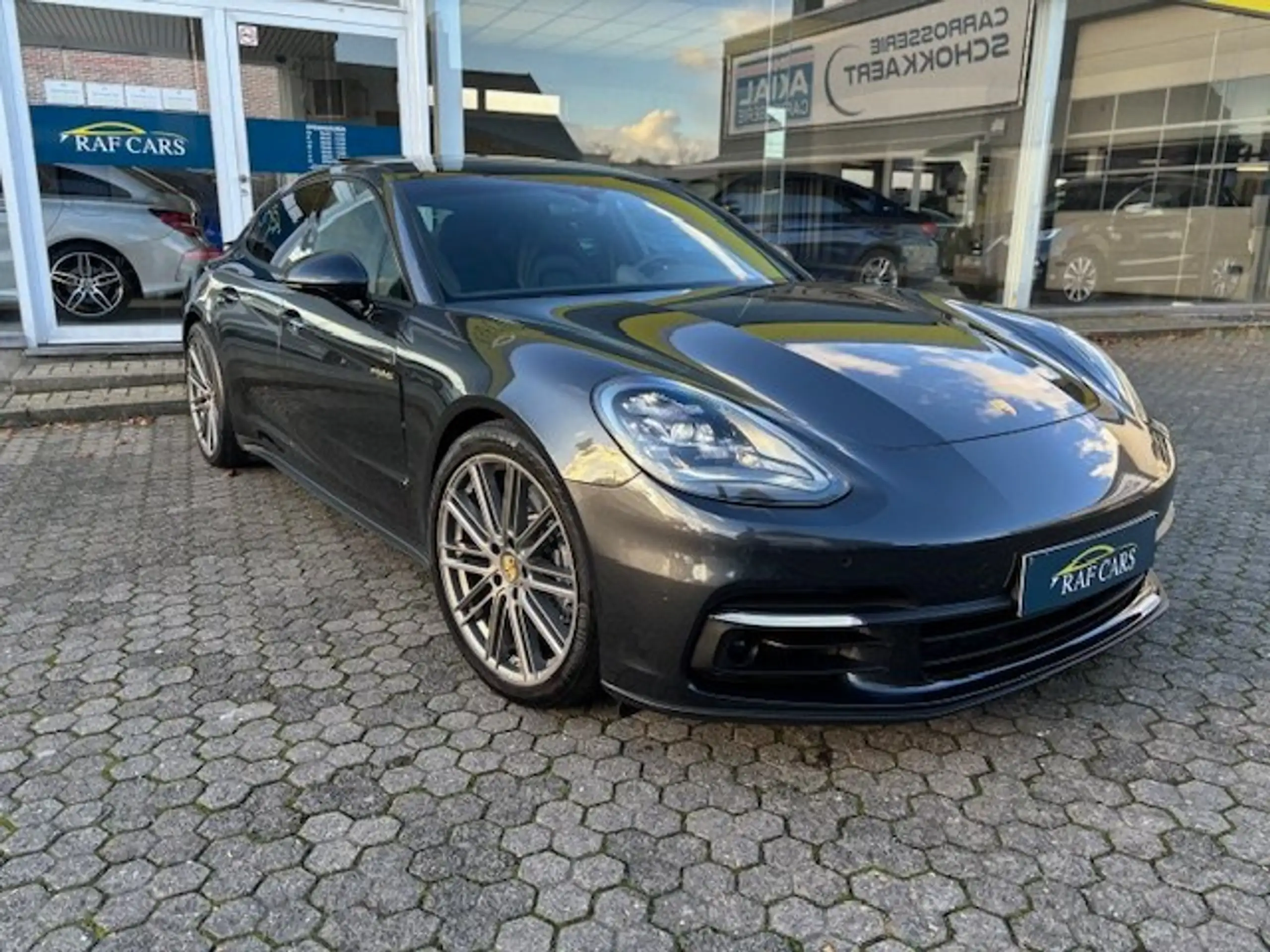 Porsche - Panamera