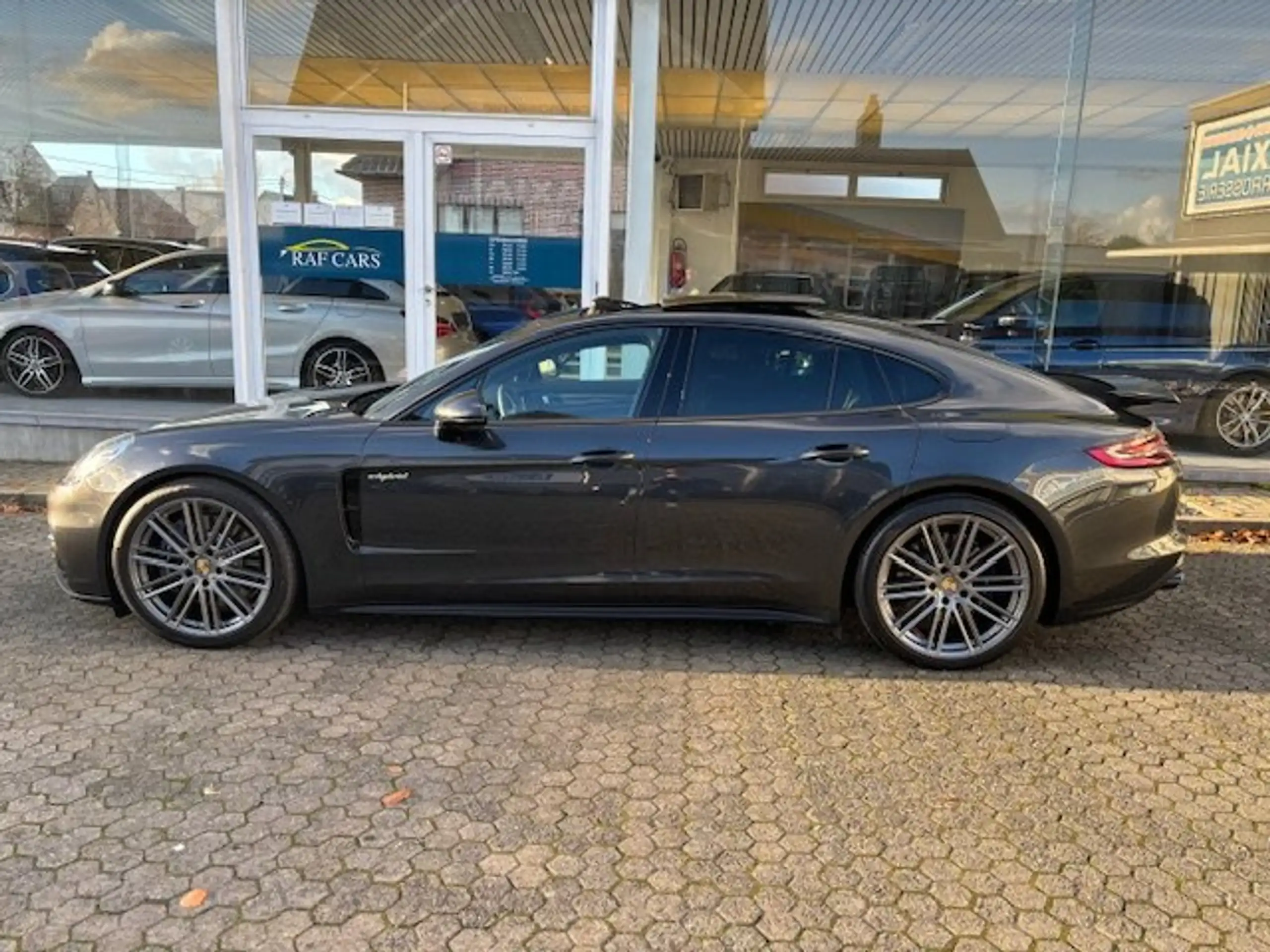 Porsche - Panamera