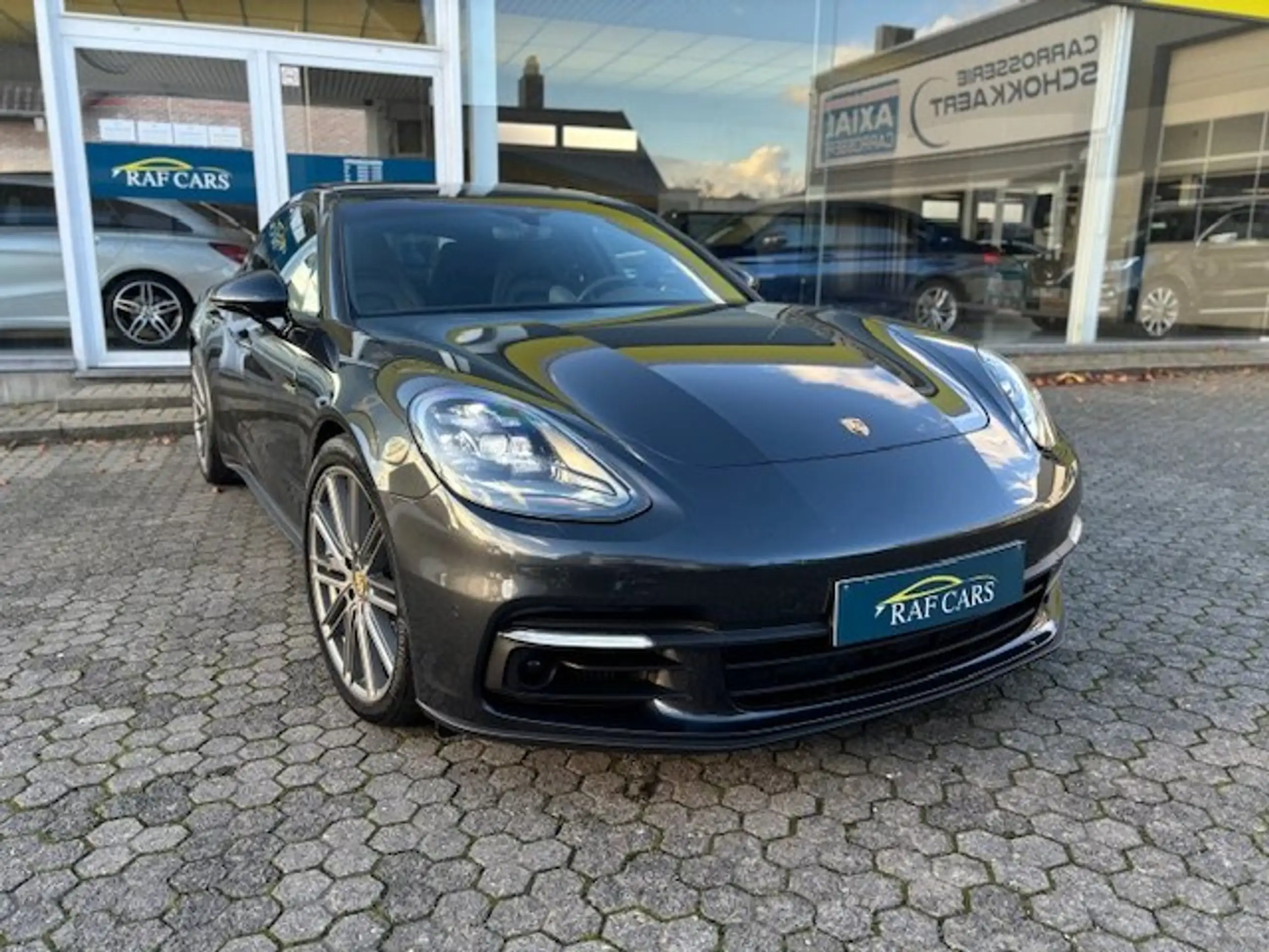 Porsche - Panamera