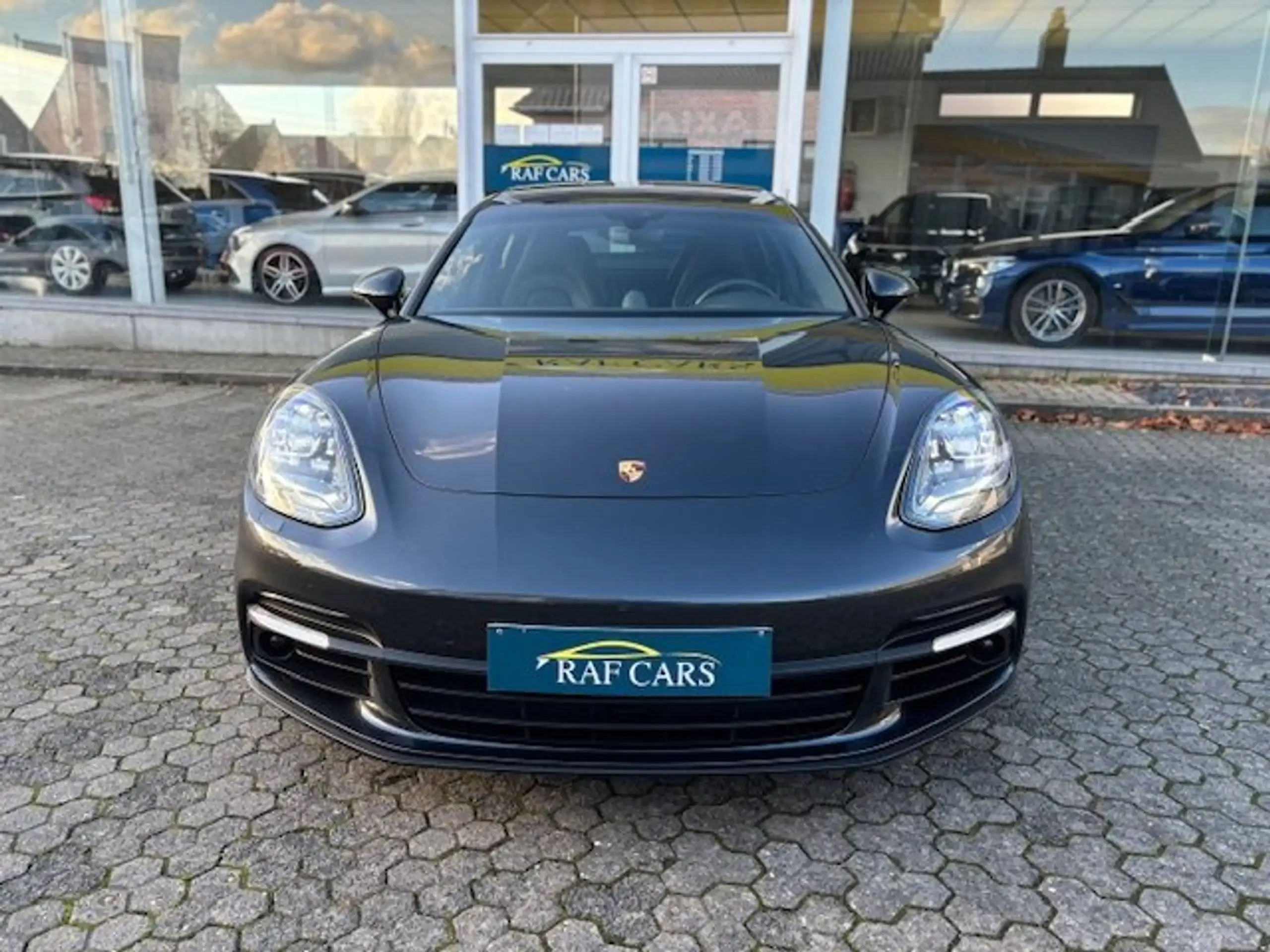 Porsche - Panamera