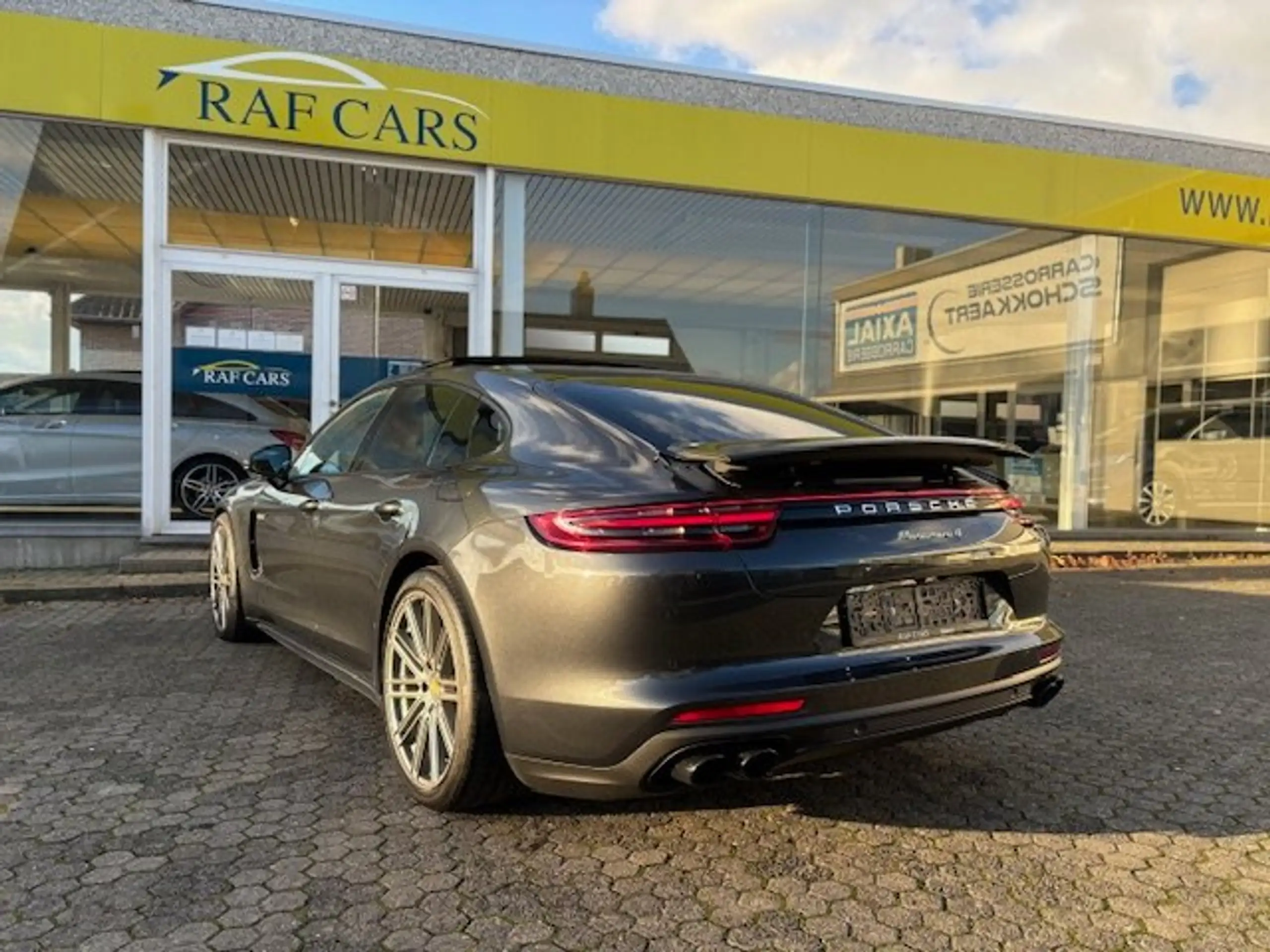 Porsche - Panamera