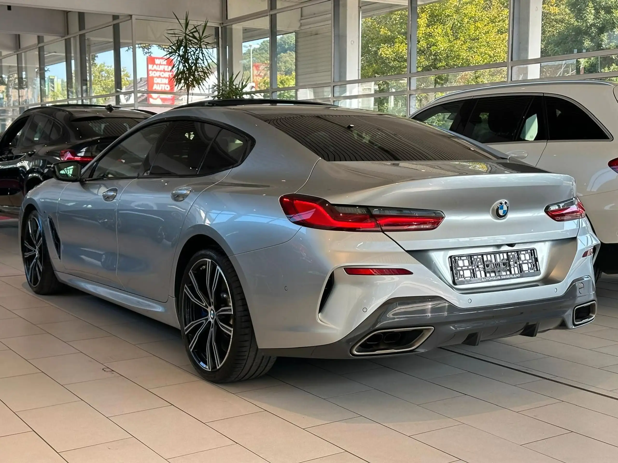 BMW - M850