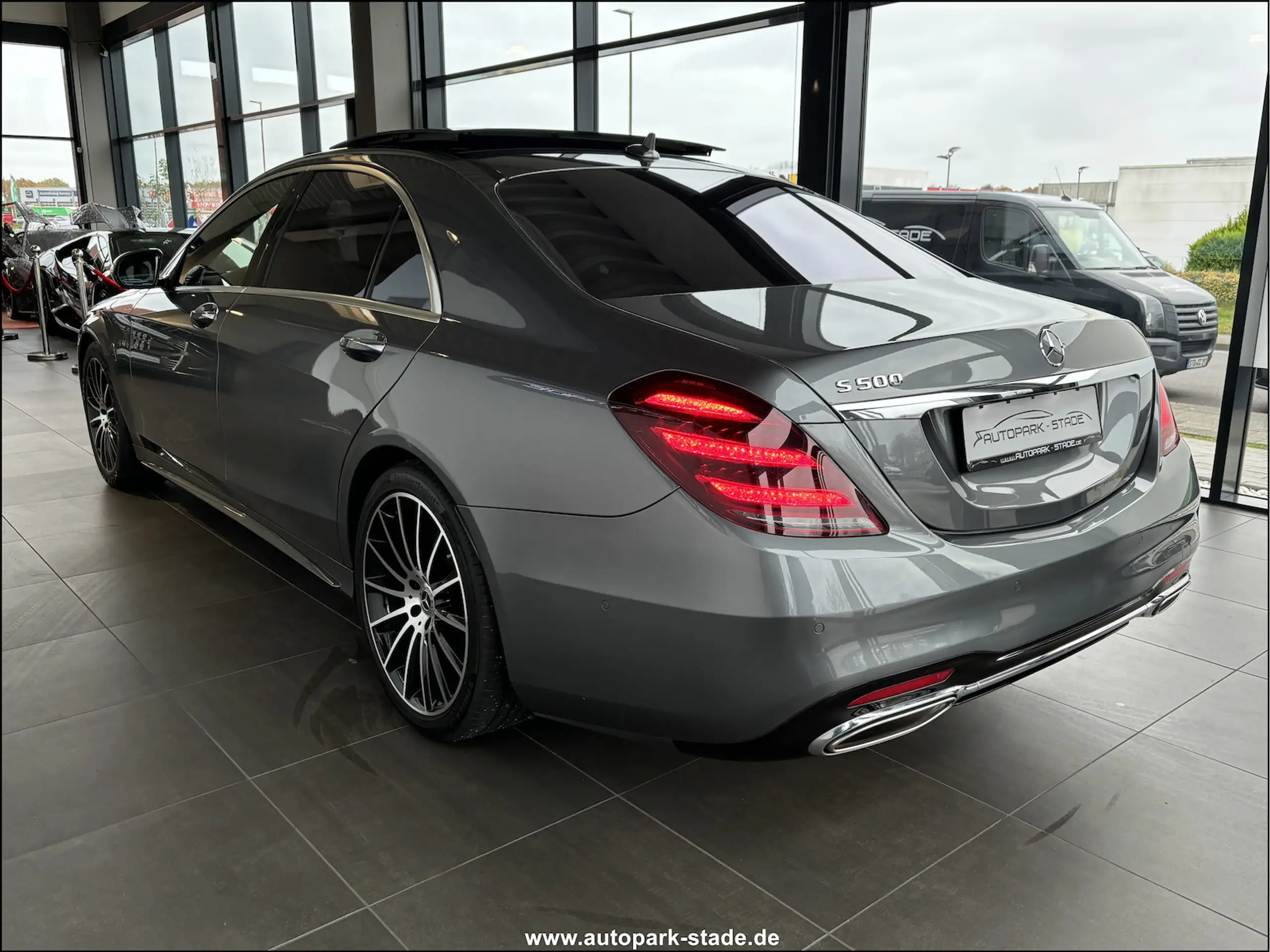 Mercedes-Benz - S 500