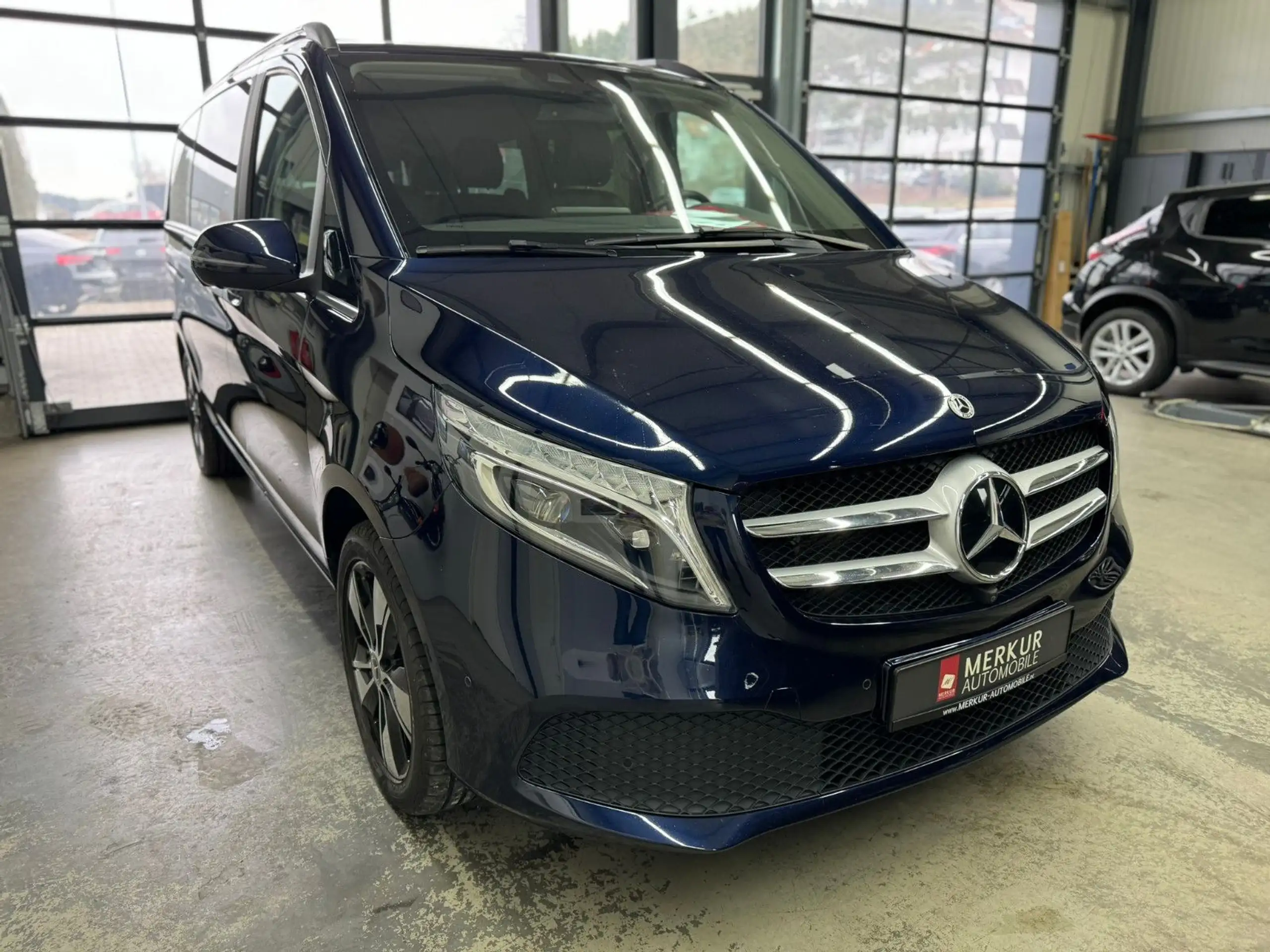 Mercedes-Benz - V 300