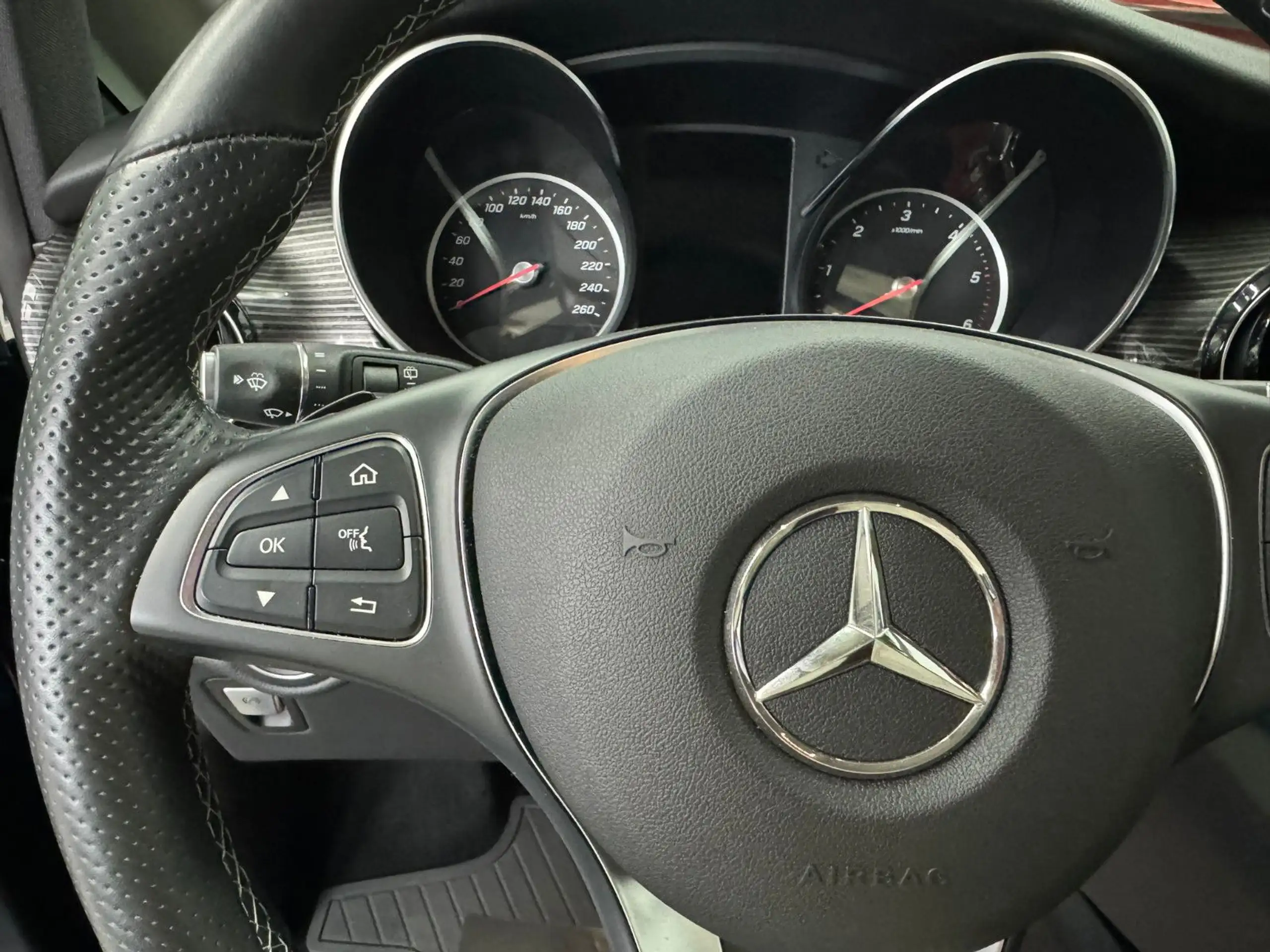 Mercedes-Benz - V 300