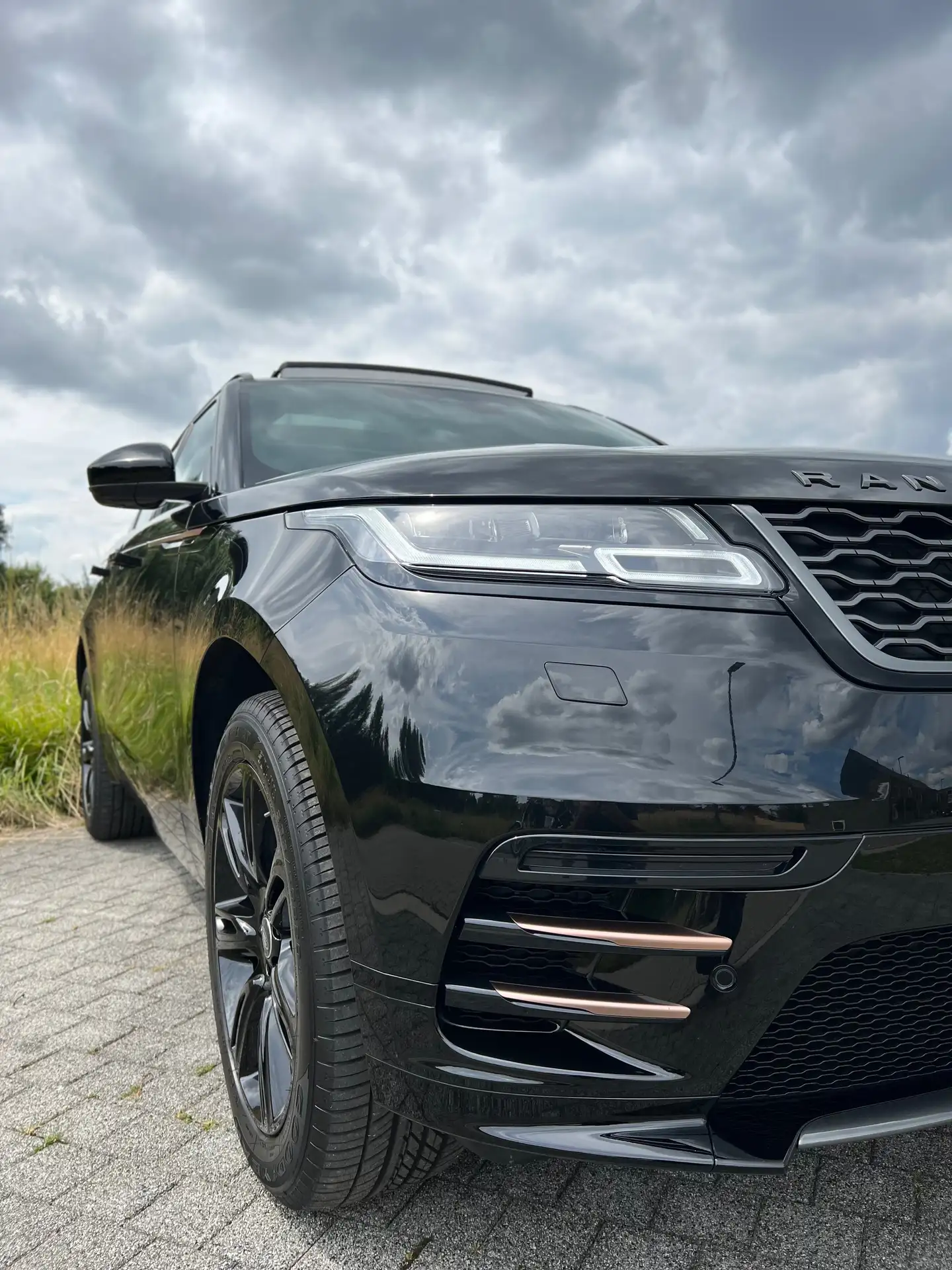 Land Rover - Range Rover Velar