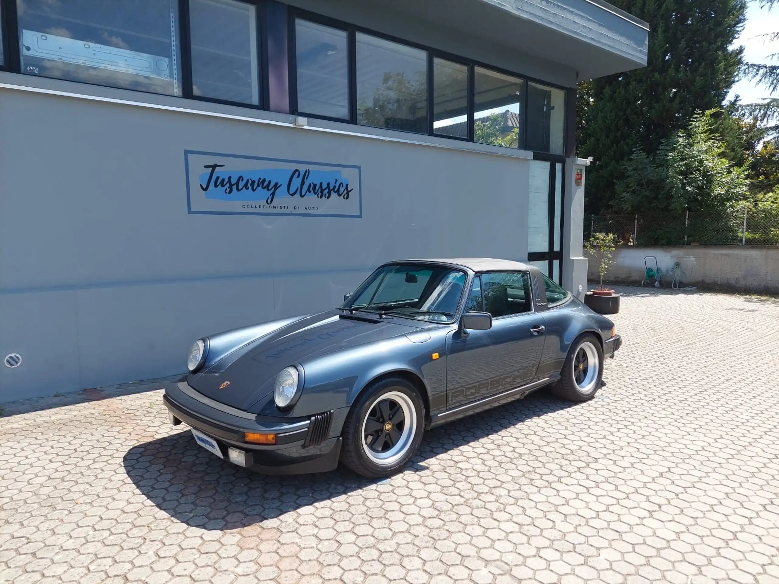 Porsche - 911